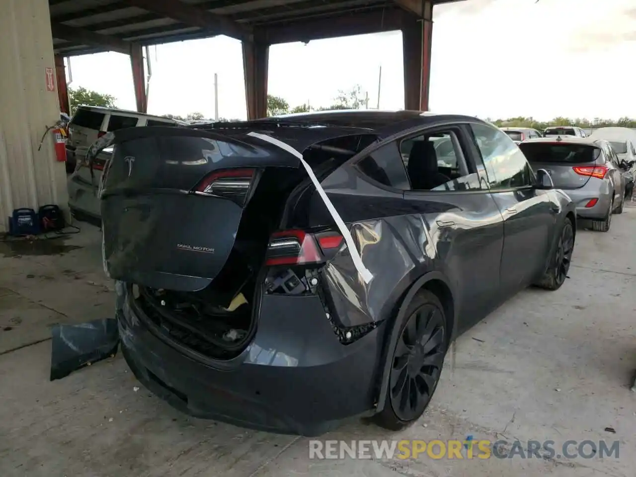 4 Photograph of a damaged car 5YJYGDEF8LF001003 TESLA MODEL Y 2020