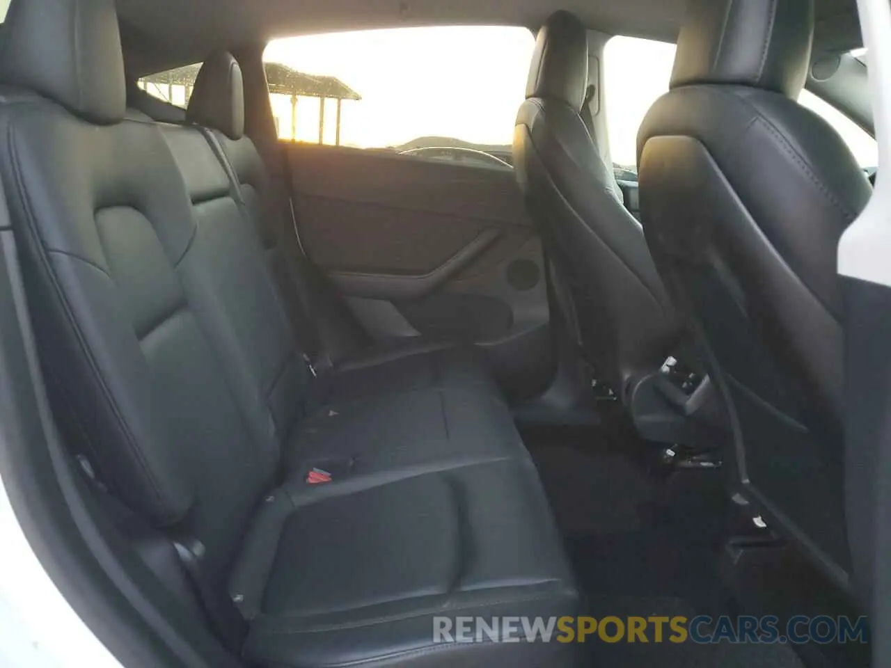 10 Photograph of a damaged car 5YJYGDEF9LF013855 TESLA MODEL Y 2020