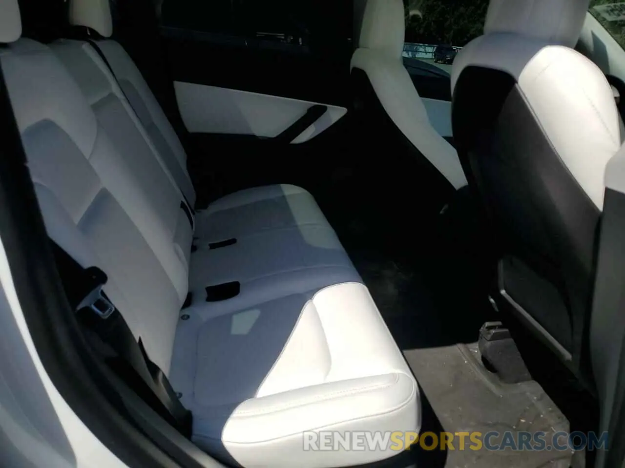 11 Photograph of a damaged car 5YJYGDEF9LF023060 TESLA MODEL Y 2020
