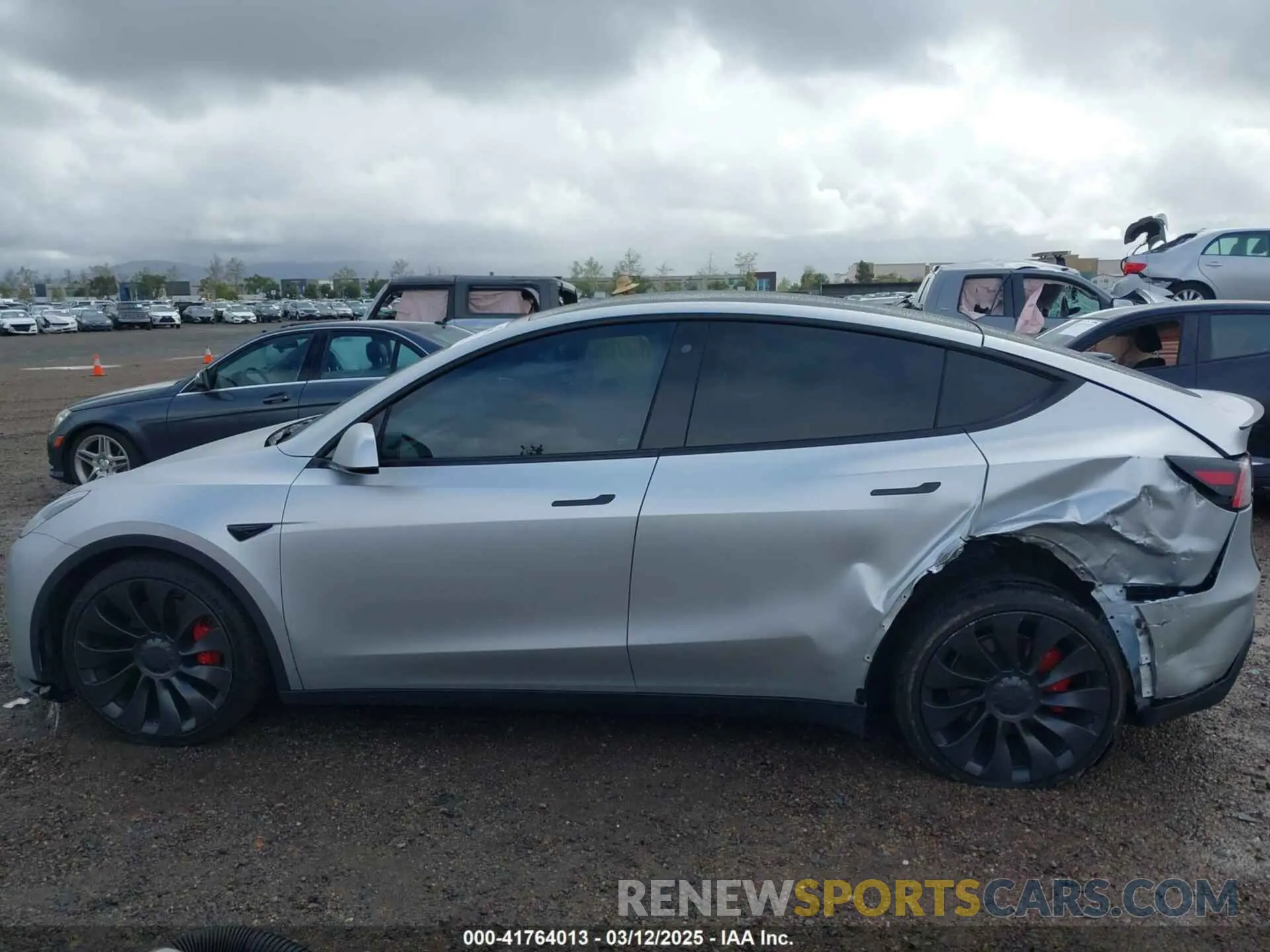 14 Photograph of a damaged car 5YJYGDEF9LF038500 TESLA MODEL Y 2020