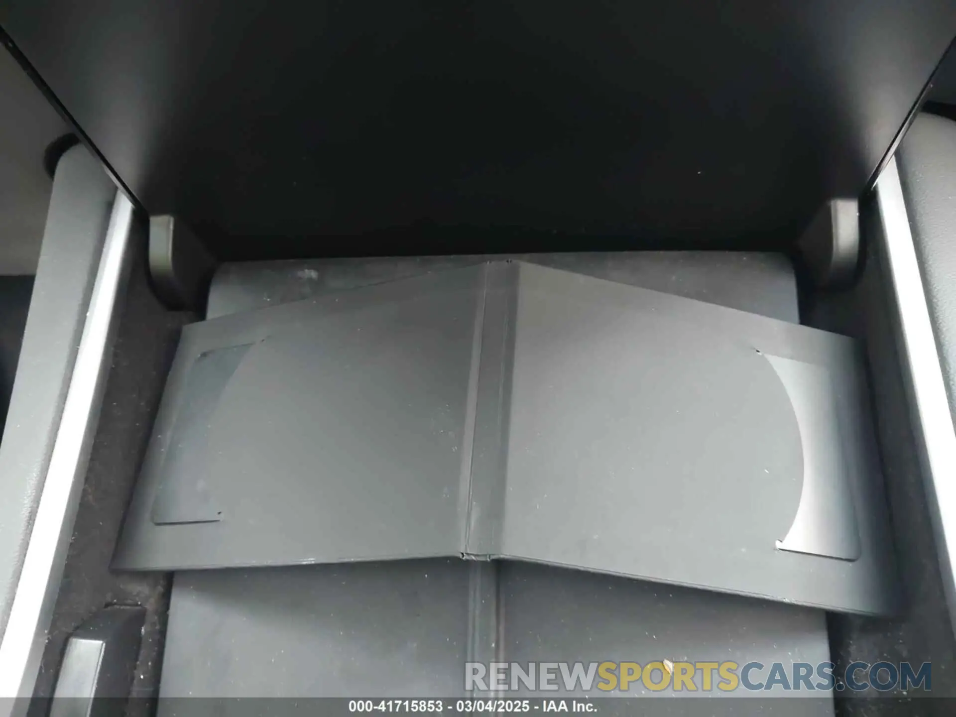 11 Photograph of a damaged car 5YJYGDEFXLF001469 TESLA MODEL Y 2020