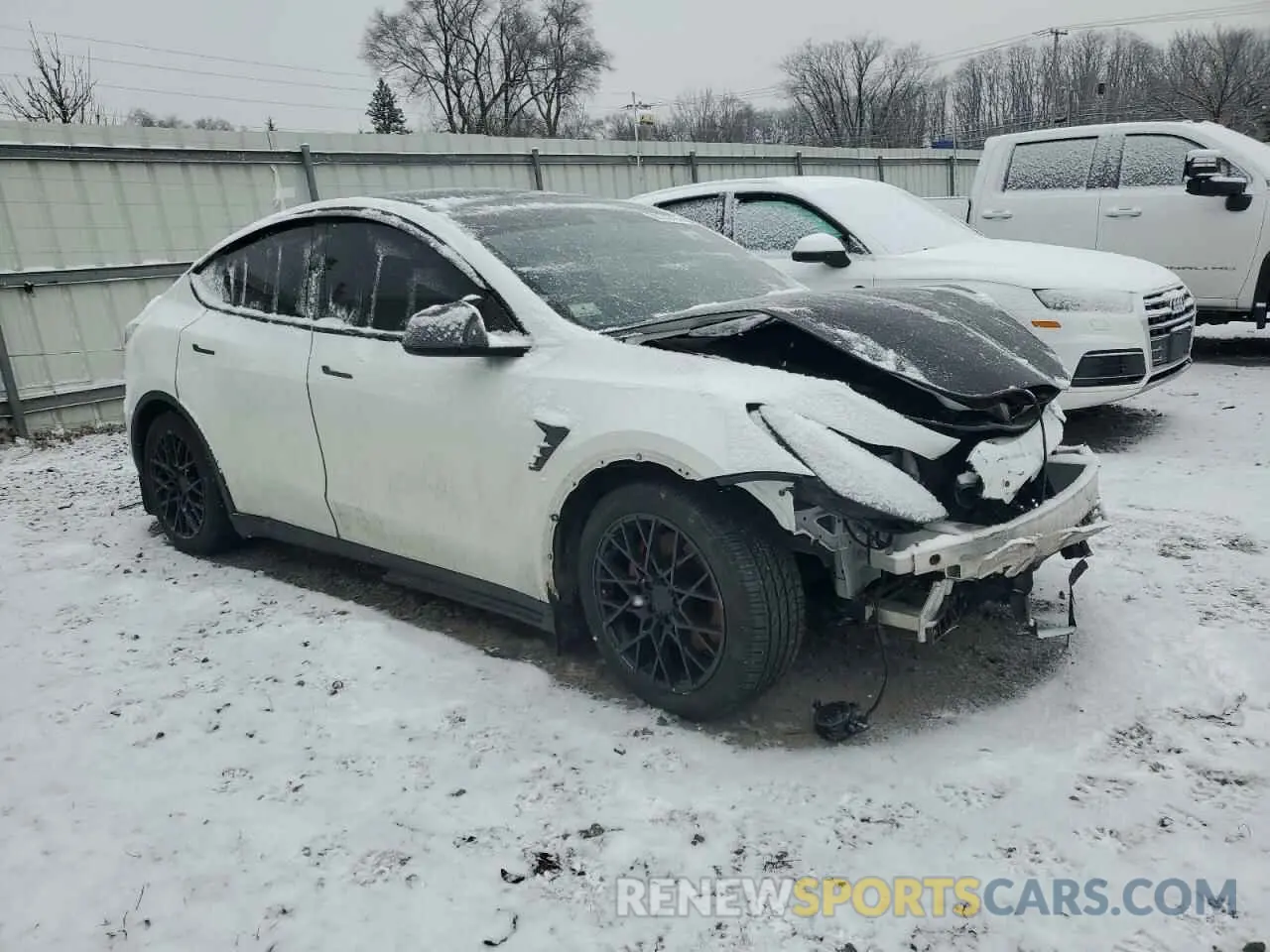 4 Photograph of a damaged car 5YJYGDEFXLF001861 TESLA MODEL Y 2020
