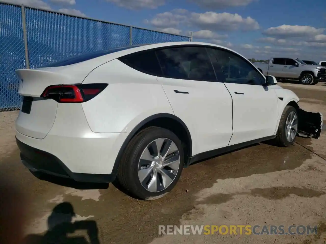 3 Photograph of a damaged car 5YJYGAED0MF142727 TESLA MODEL Y 2021