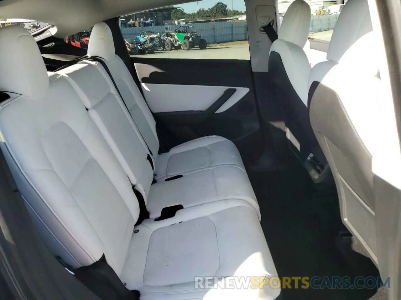 10 Photograph of a damaged car 5YJYGAED2MF136055 TESLA MODEL Y 2021