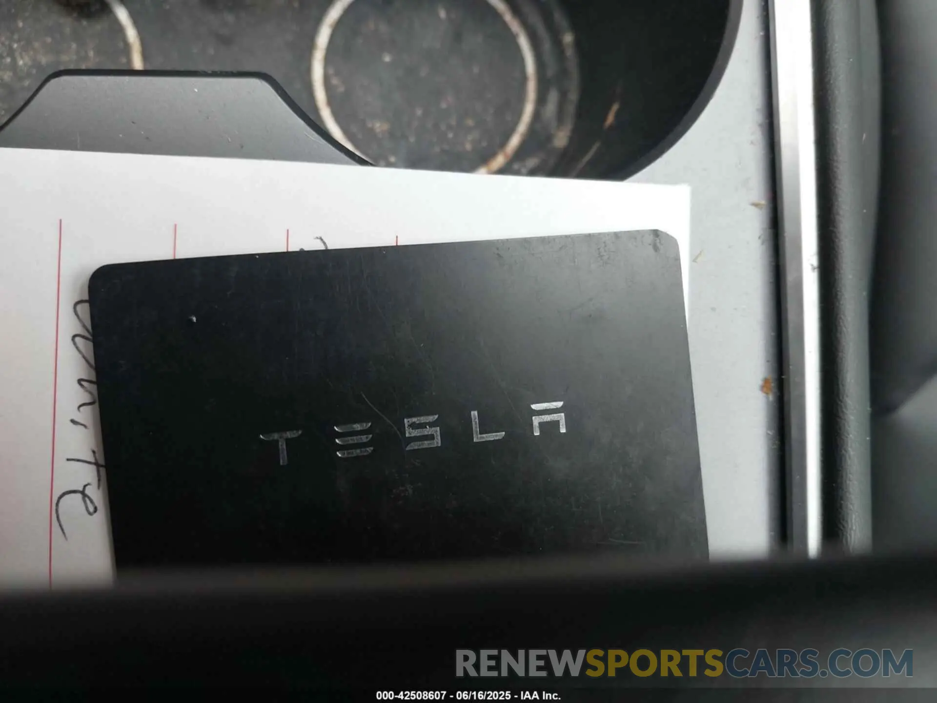 11 Photograph of a damaged car 5YJYGAED6MF136348 TESLA MODEL Y 2021