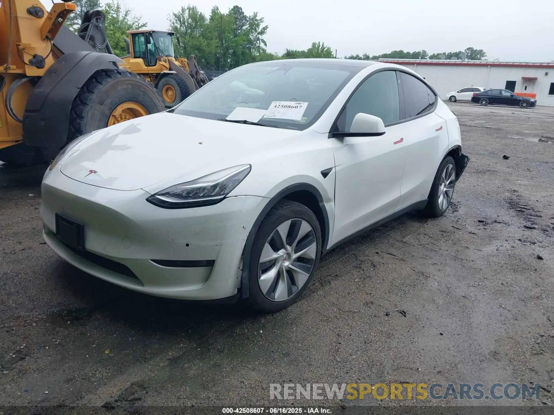 2 Photograph of a damaged car 5YJYGAED6MF136348 TESLA MODEL Y 2021