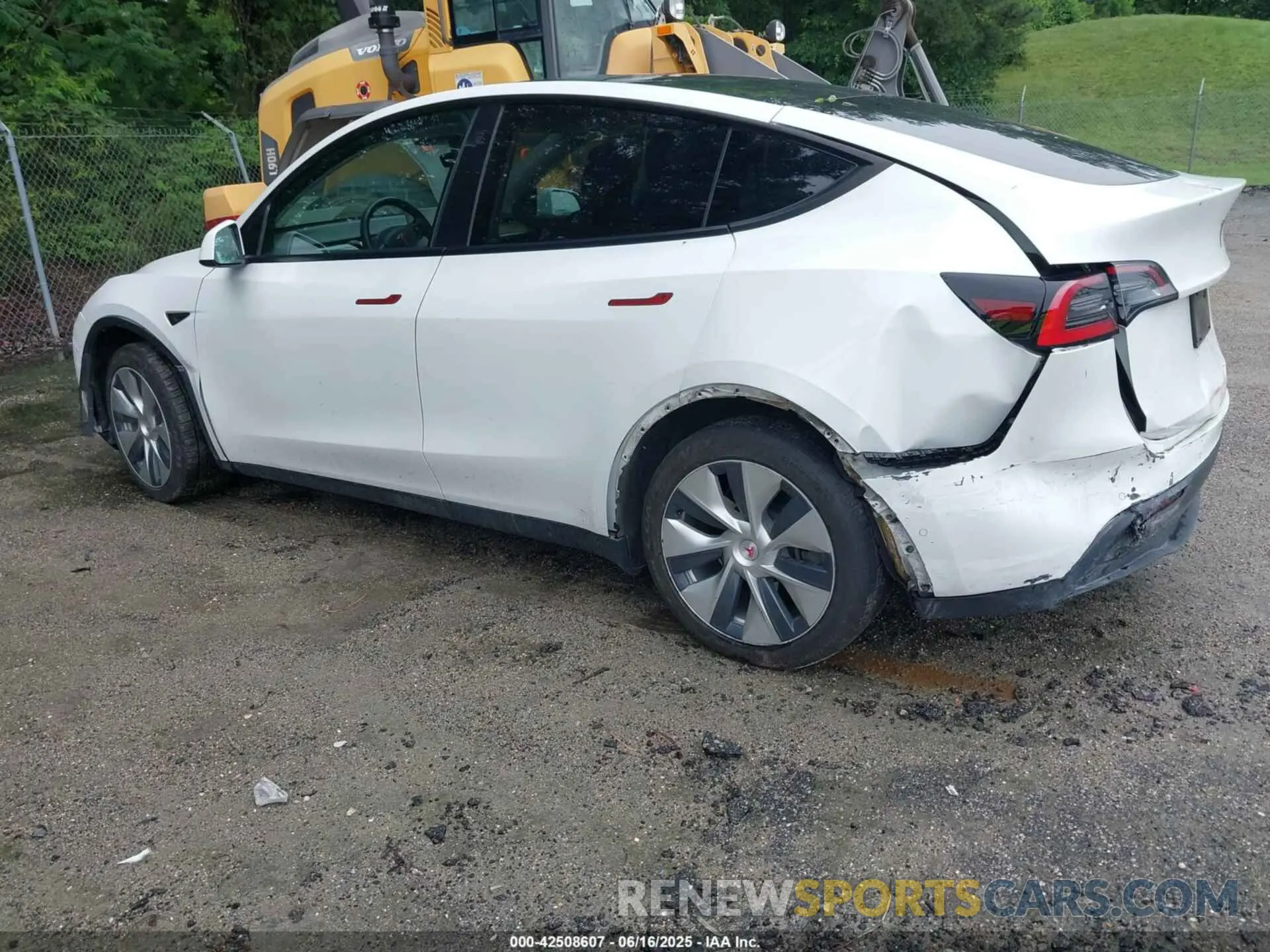6 Photograph of a damaged car 5YJYGAED6MF136348 TESLA MODEL Y 2021