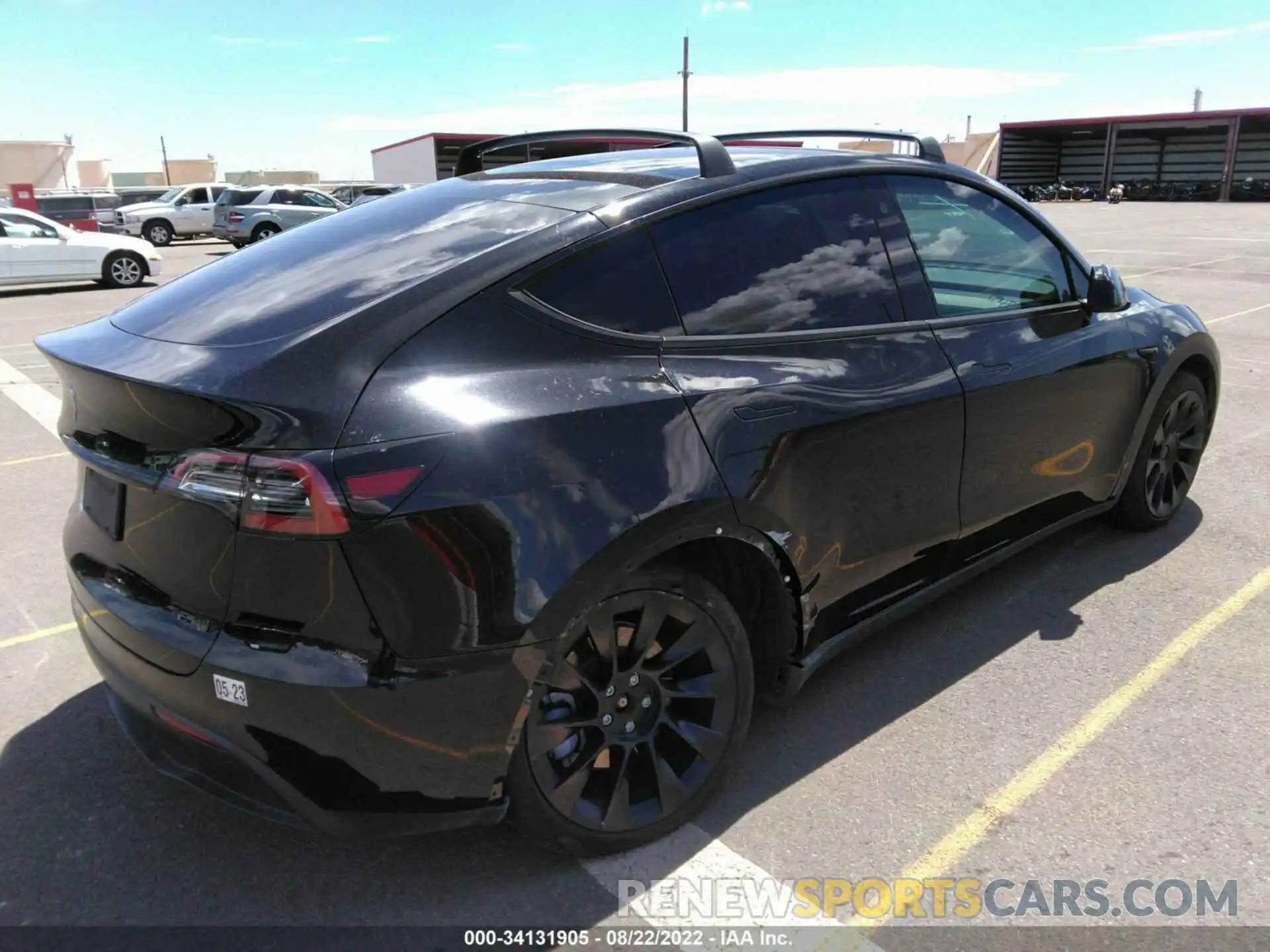 4 Photograph of a damaged car 5YJYGAED8MF173532 TESLA MODEL Y 2021