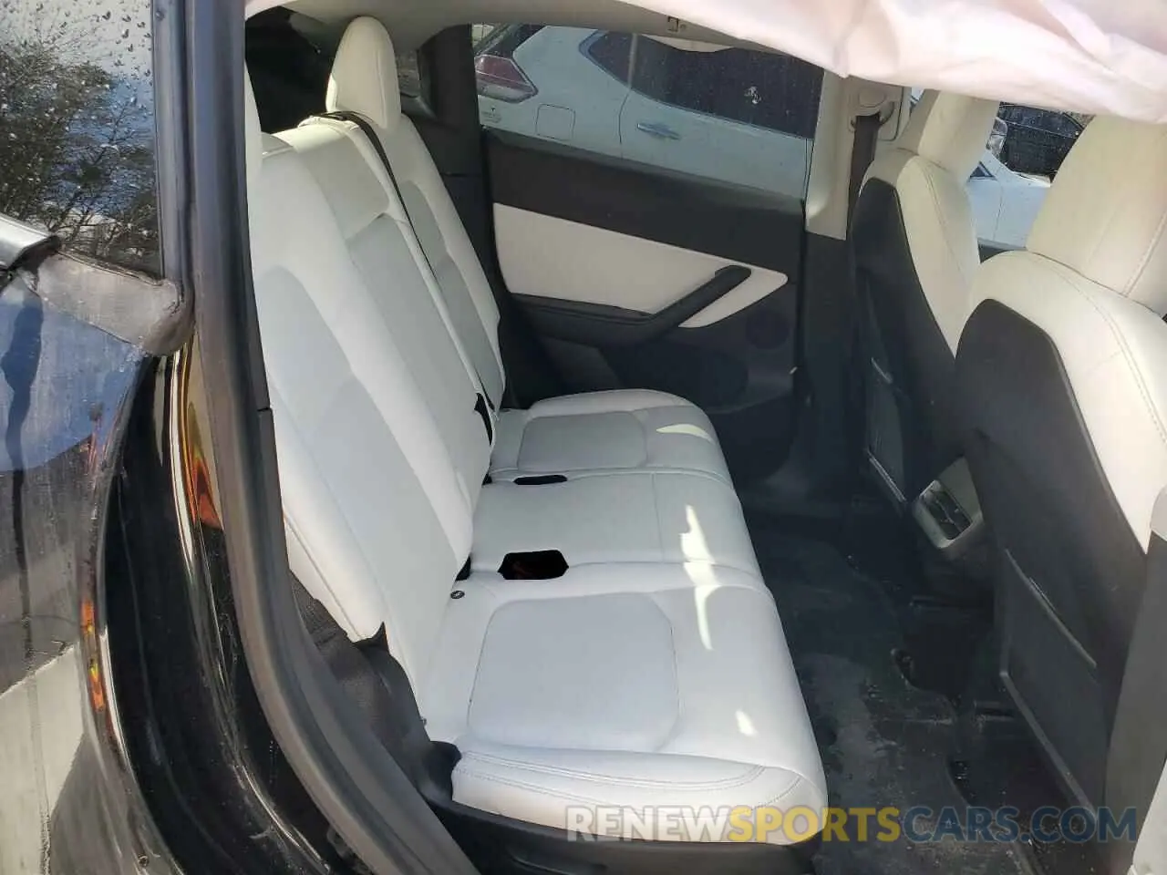 10 Photograph of a damaged car 5YJYGAEE0MF144423 TESLA MODEL Y 2021