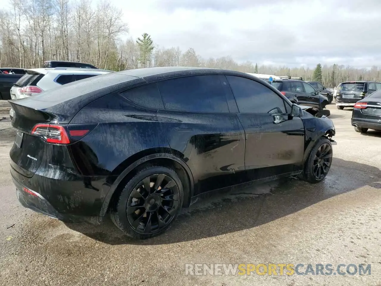 3 Photograph of a damaged car 5YJYGAEE0MF144423 TESLA MODEL Y 2021