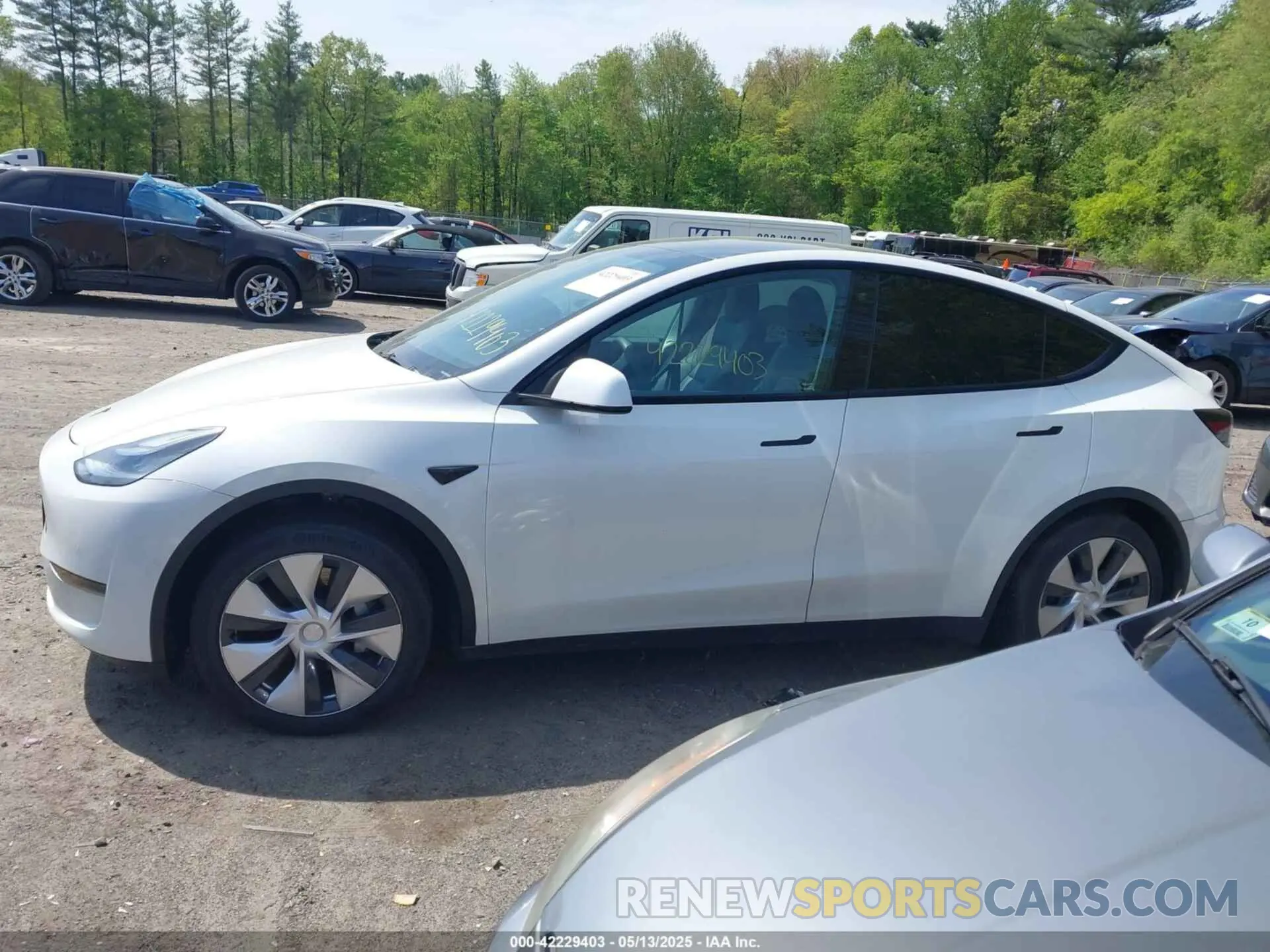 13 Photograph of a damaged car 5YJYGAEE0MF149430 TESLA MODEL Y 2021