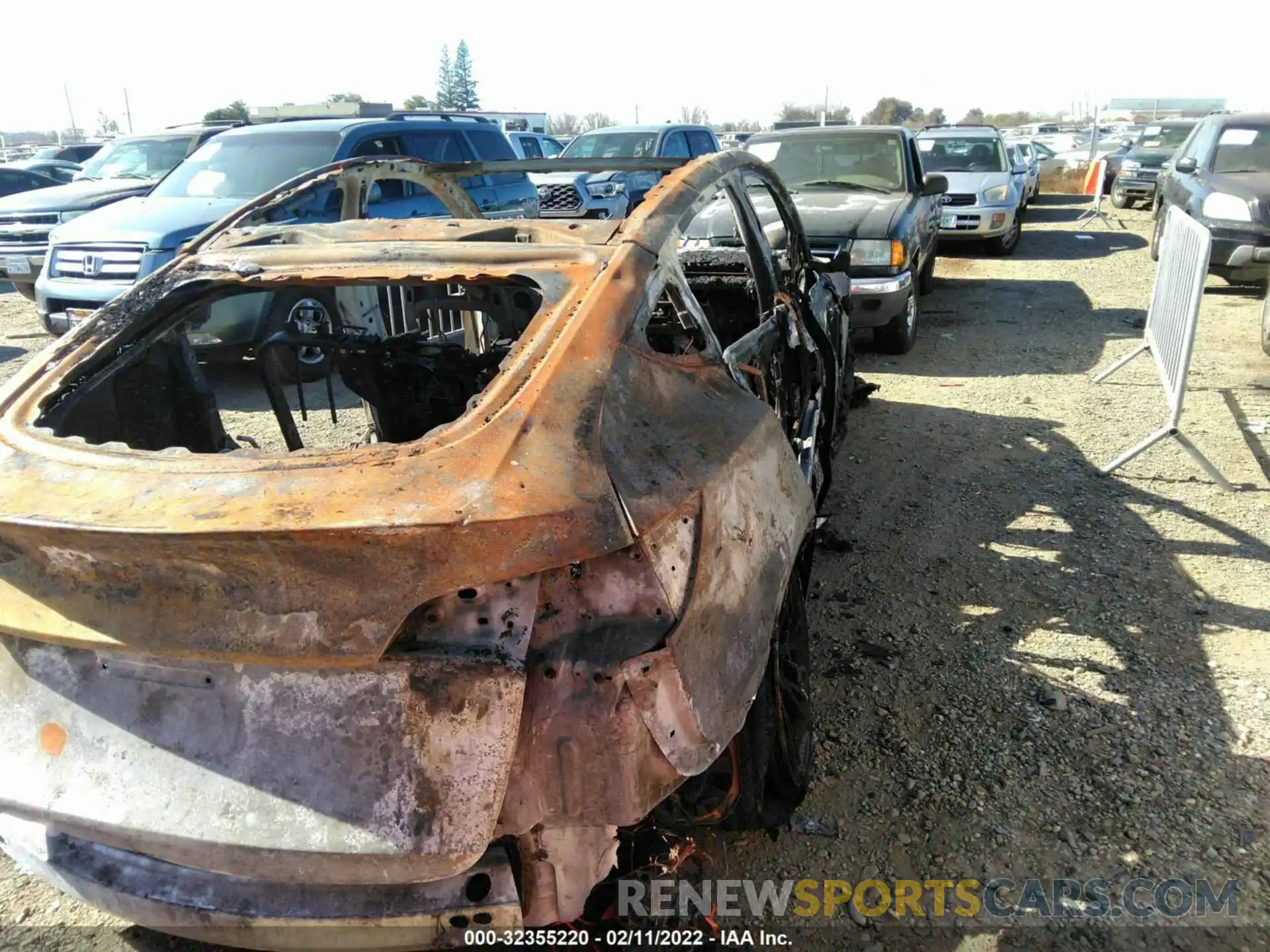 4 Photograph of a damaged car 5YJYGAEE0MF194383 TESLA MODEL Y 2021