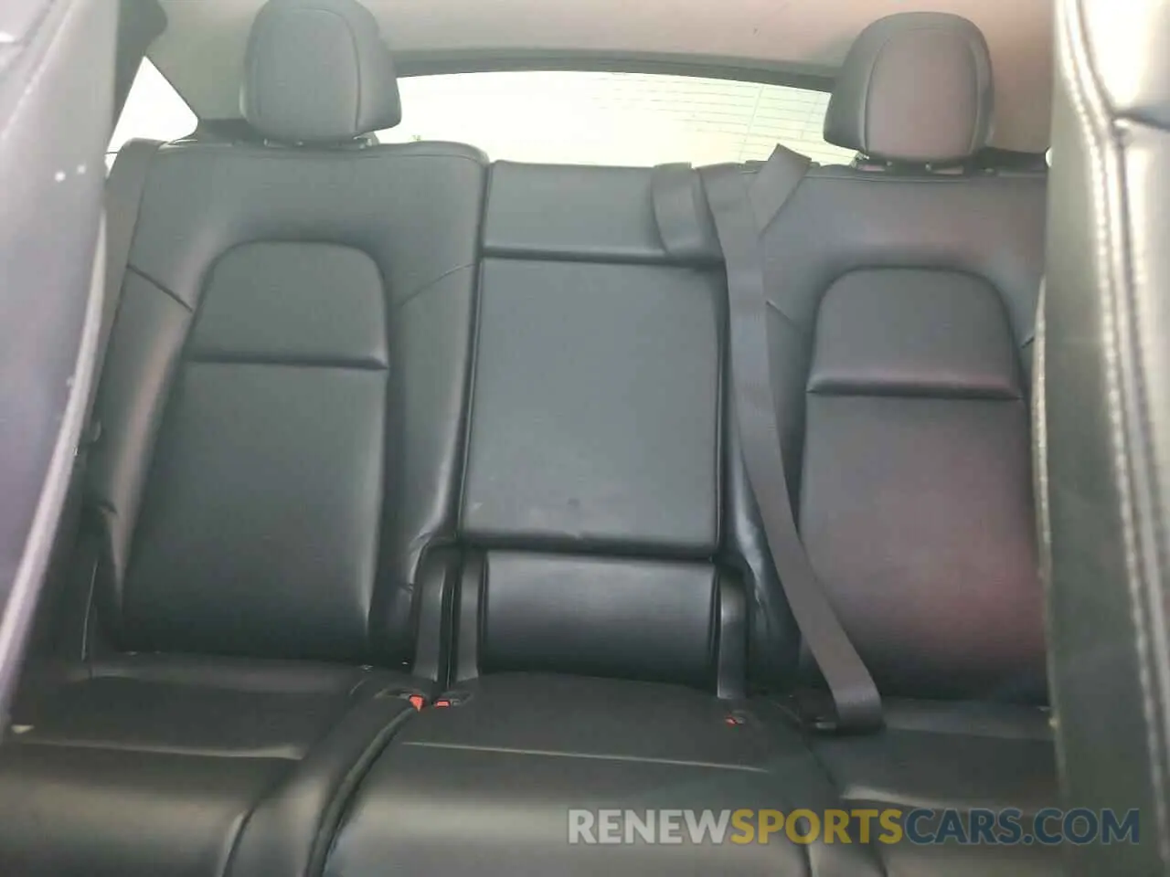 10 Photograph of a damaged car 5YJYGAEE0MF203308 TESLA MODEL Y 2021