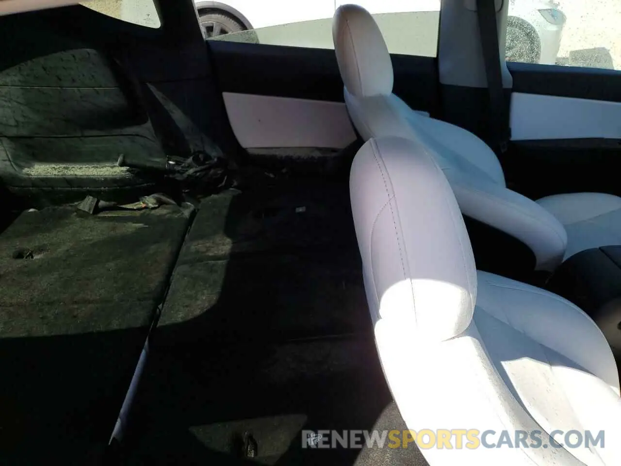 6 Photograph of a damaged car 5YJYGAEE1MF145063 TESLA MODEL Y 2021