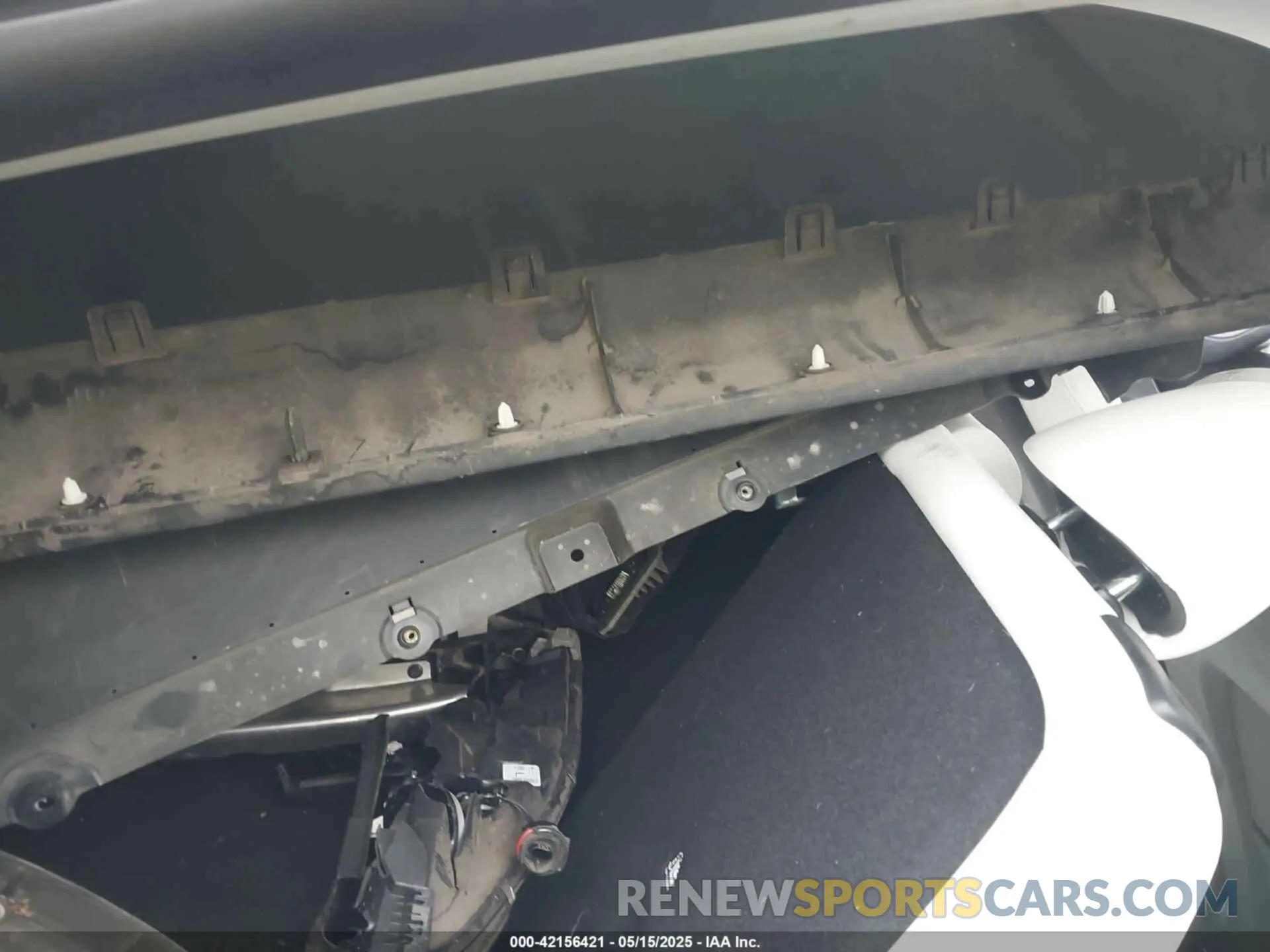 8 Photograph of a damaged car 5YJYGAEE1MF145161 TESLA MODEL Y 2021