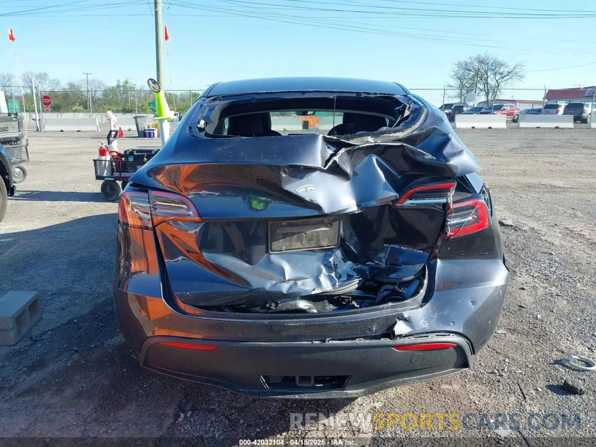 15 Photograph of a damaged car 5YJYGAEE1MF149887 TESLA MODEL Y 2021