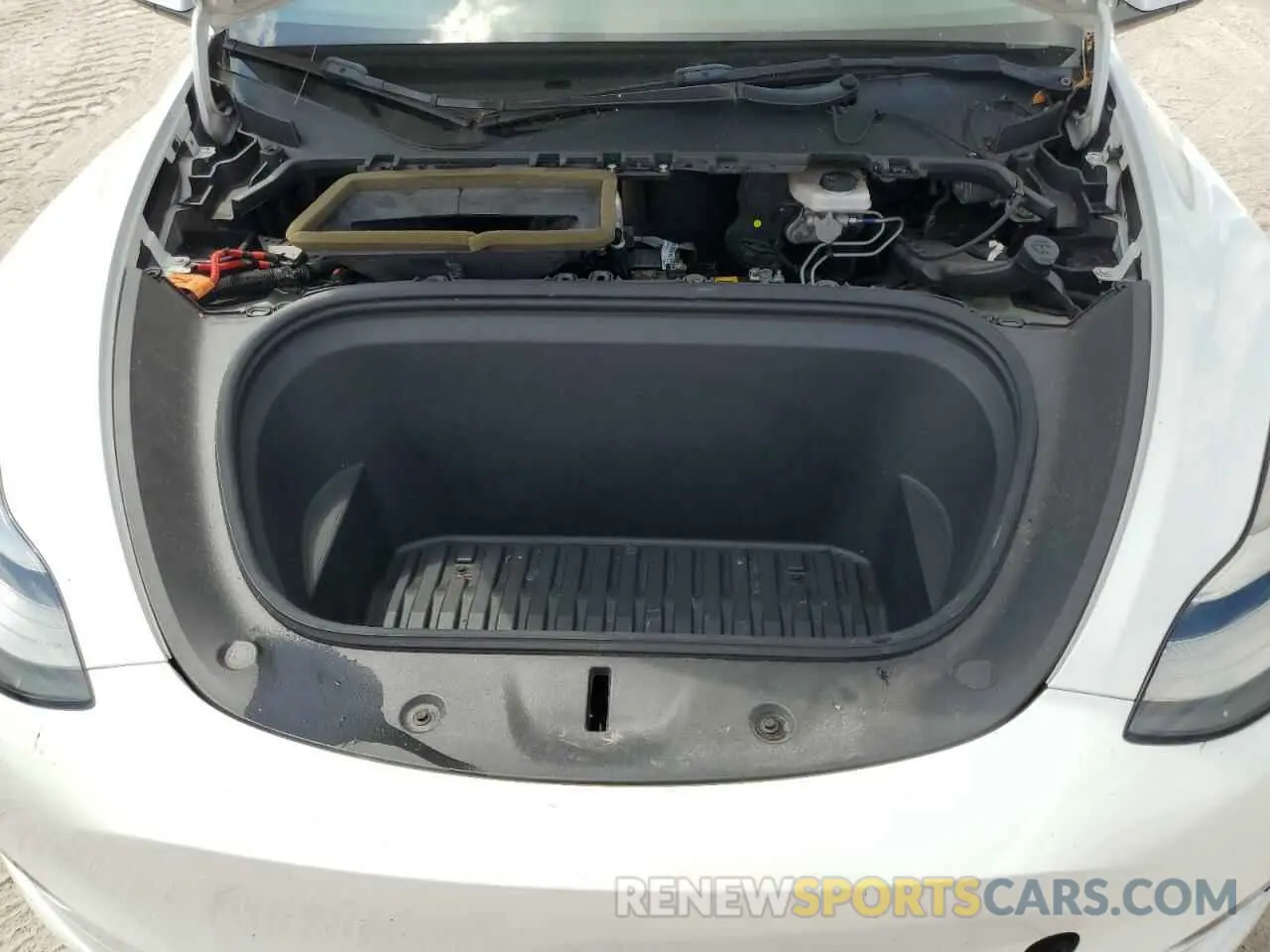 11 Photograph of a damaged car 5YJYGAEE1MF186602 TESLA MODEL Y 2021