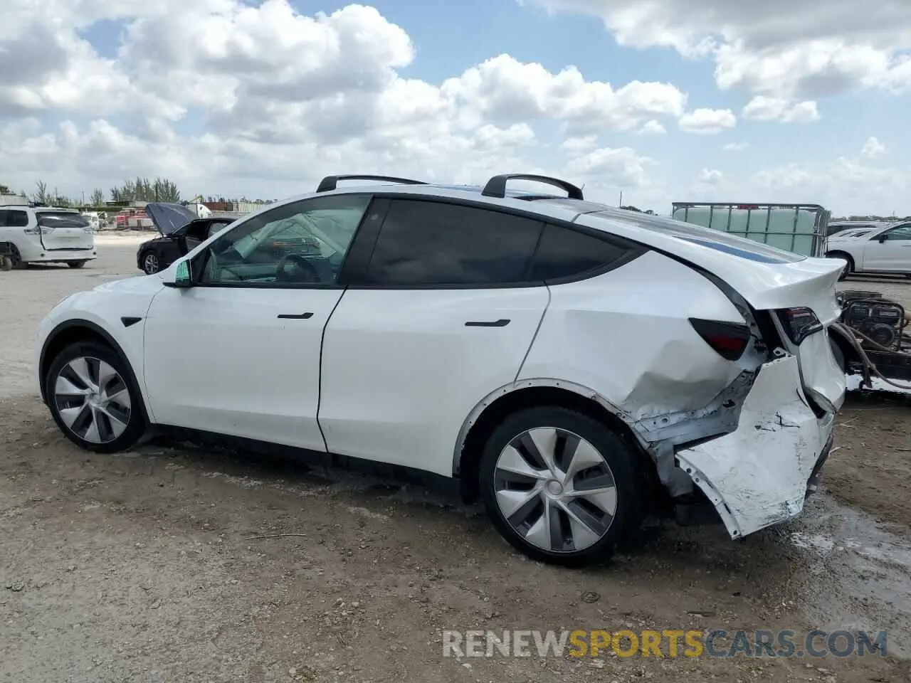 2 Photograph of a damaged car 5YJYGAEE1MF186602 TESLA MODEL Y 2021