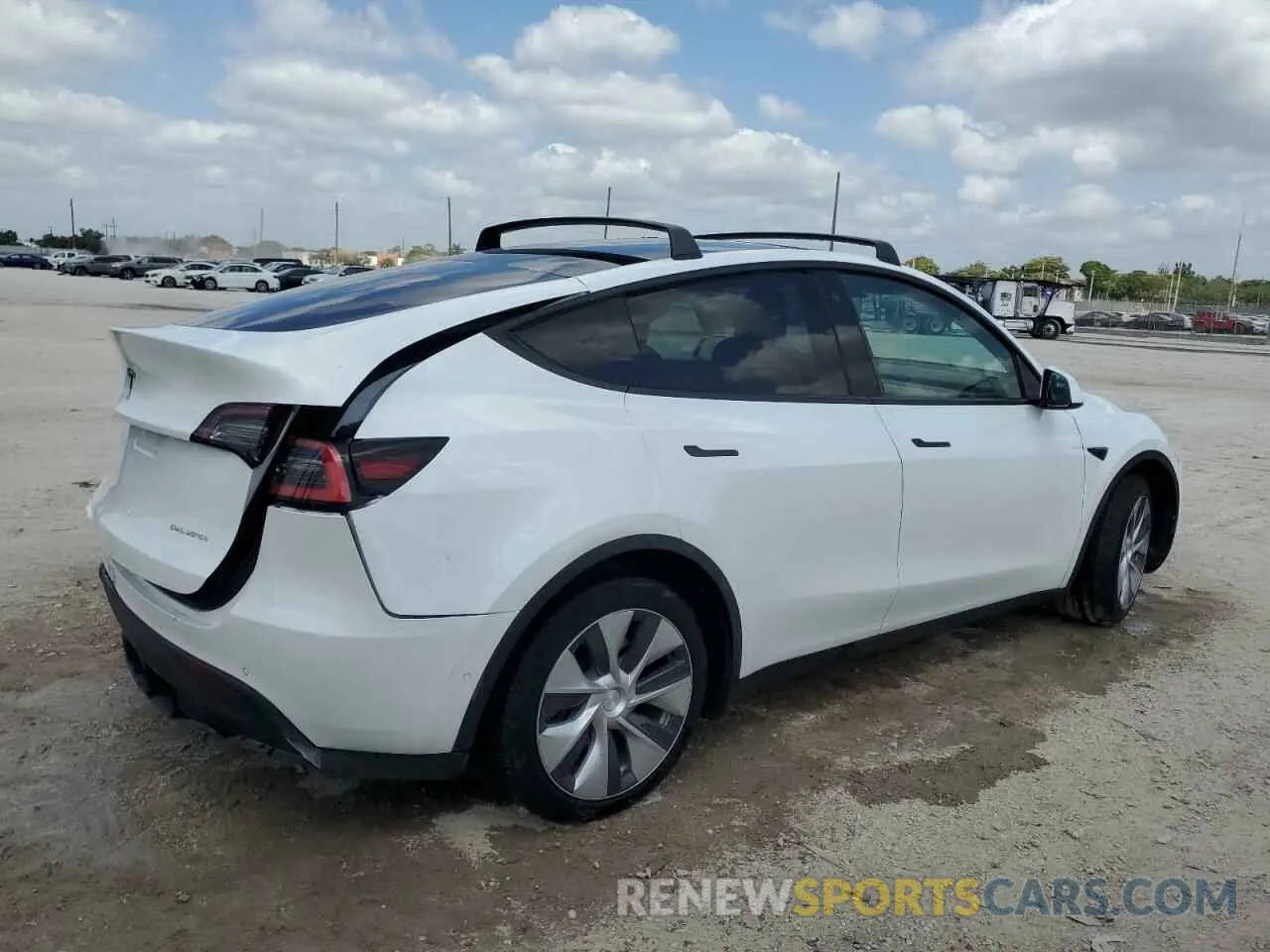 3 Photograph of a damaged car 5YJYGAEE1MF186602 TESLA MODEL Y 2021