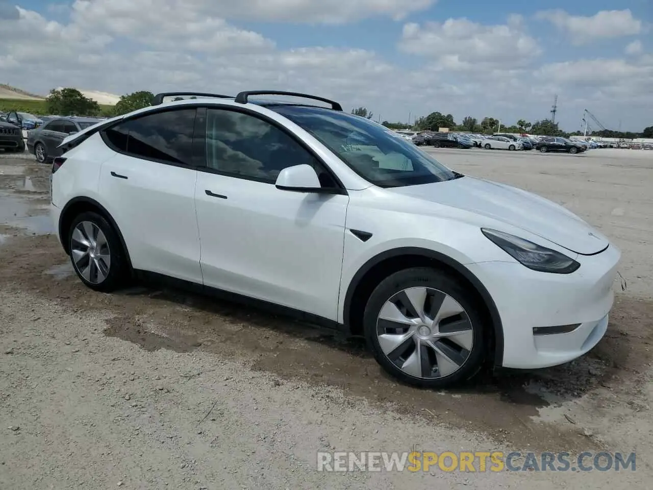 4 Photograph of a damaged car 5YJYGAEE1MF186602 TESLA MODEL Y 2021