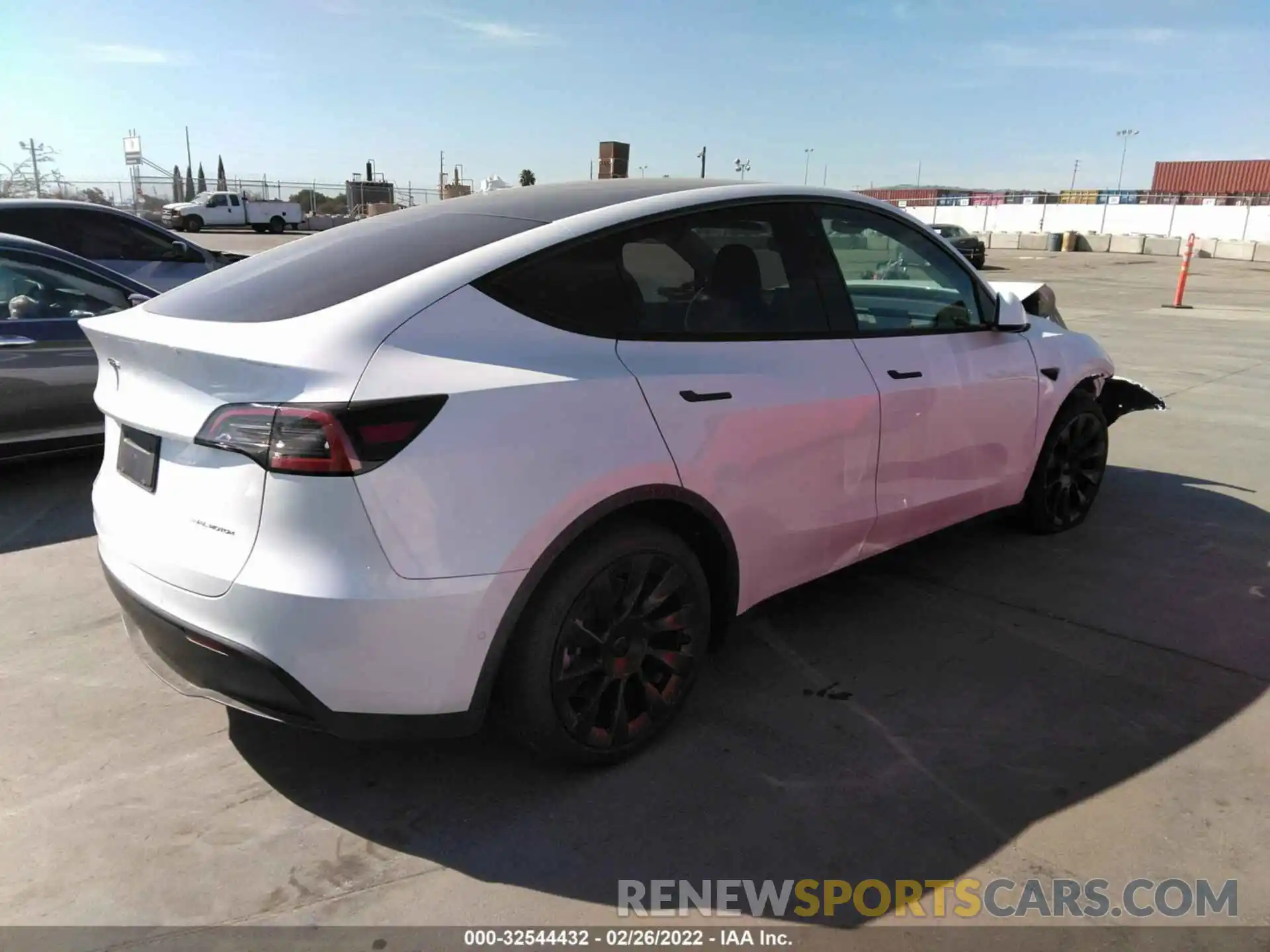 4 Photograph of a damaged car 5YJYGAEE1MF214141 TESLA MODEL Y 2021