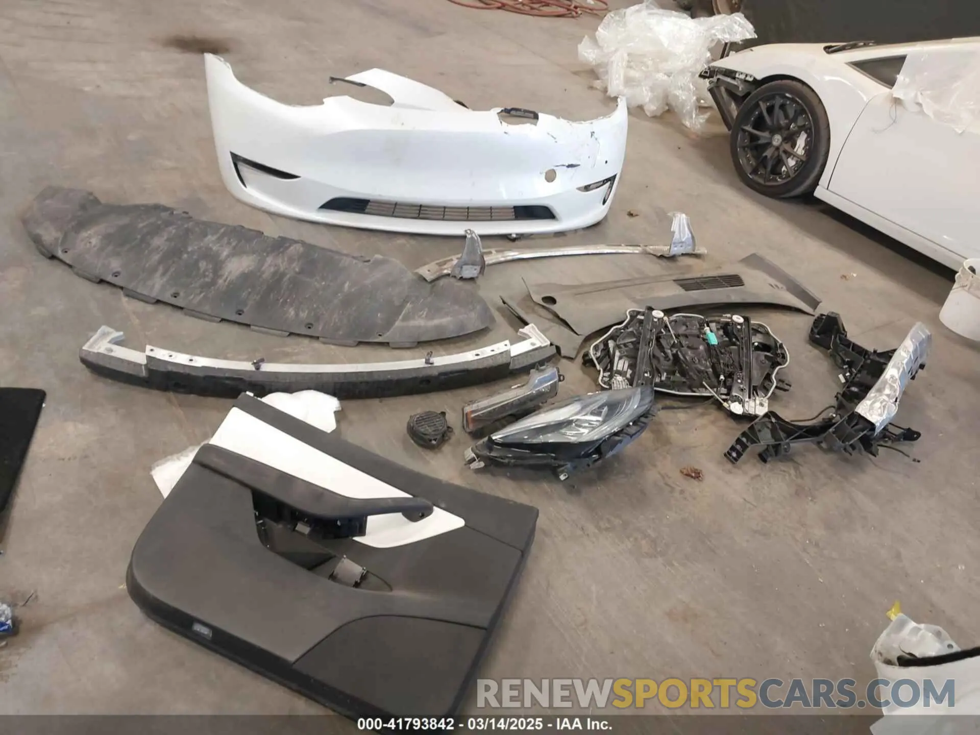 12 Photograph of a damaged car 5YJYGAEE1MF216200 TESLA MODEL Y 2021