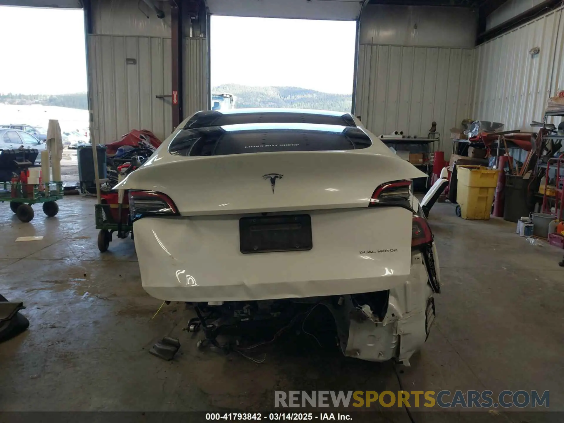 17 Photograph of a damaged car 5YJYGAEE1MF216200 TESLA MODEL Y 2021