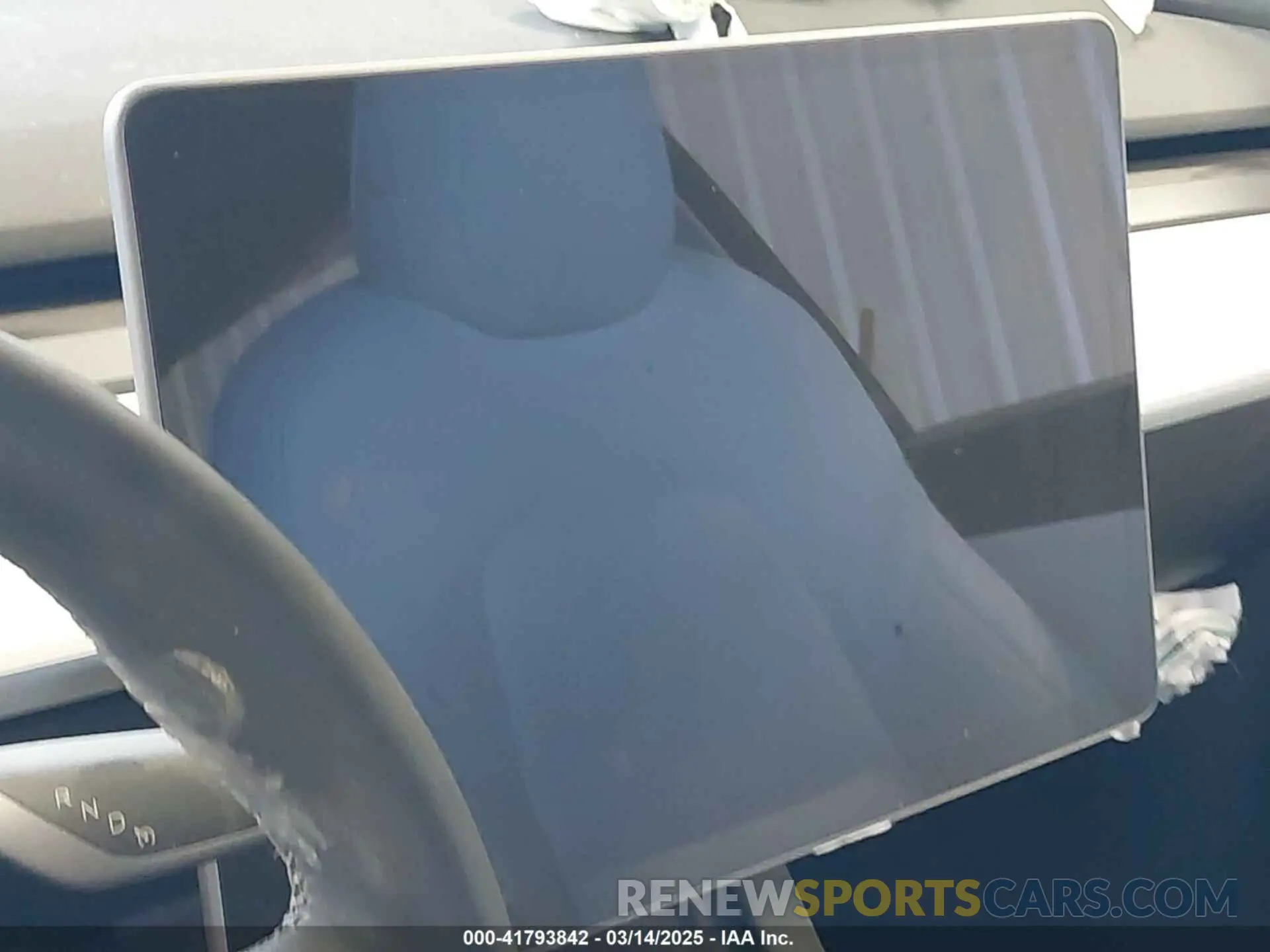 19 Photograph of a damaged car 5YJYGAEE1MF216200 TESLA MODEL Y 2021