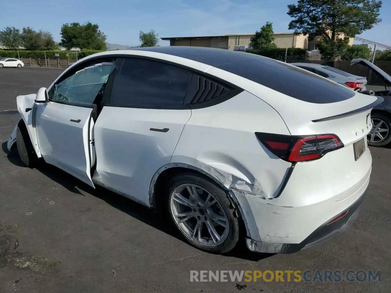 2 Photograph of a damaged car 5YJYGAEE1MF305491 TESLA MODEL Y 2021