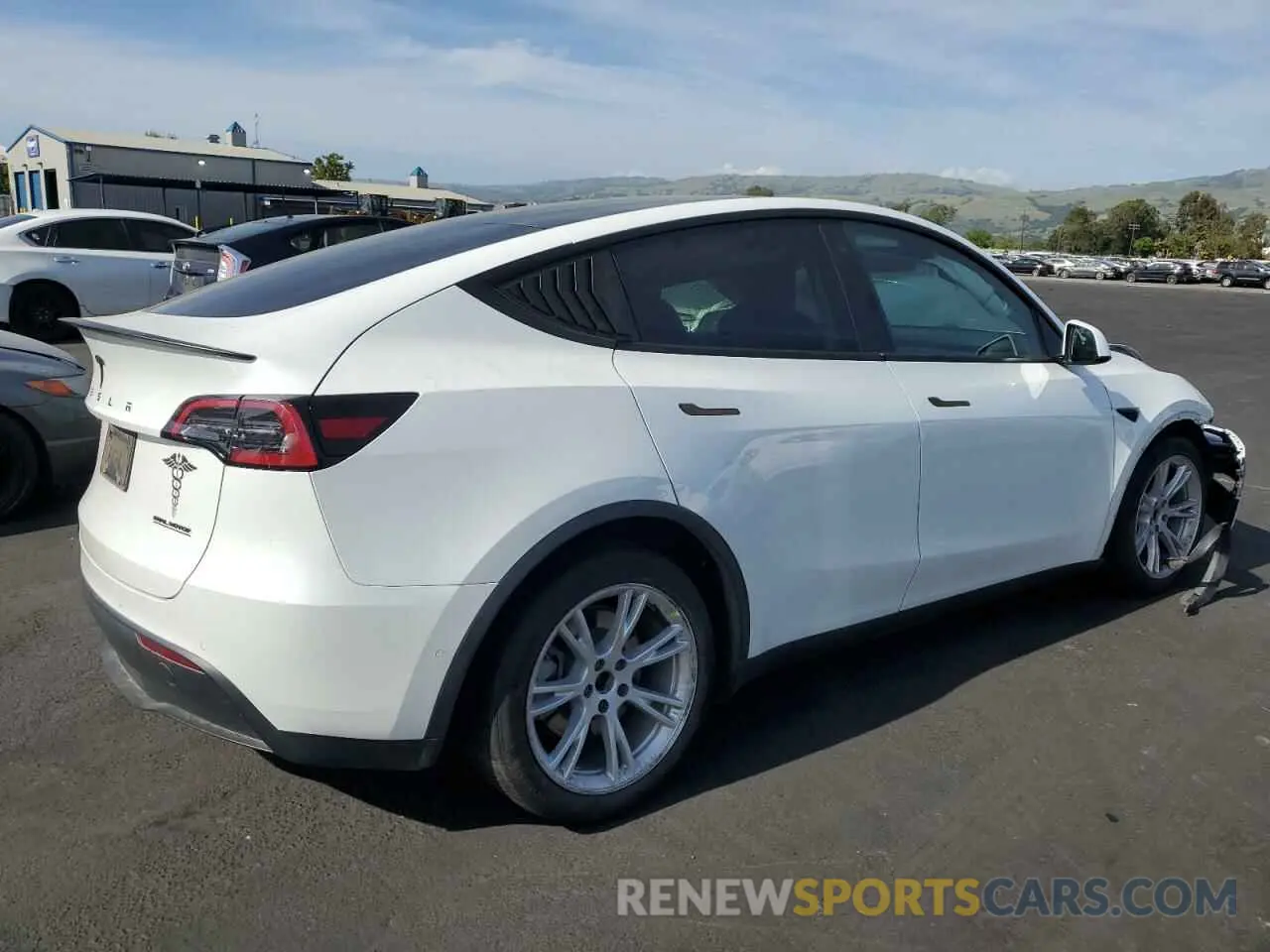 3 Photograph of a damaged car 5YJYGAEE1MF305491 TESLA MODEL Y 2021