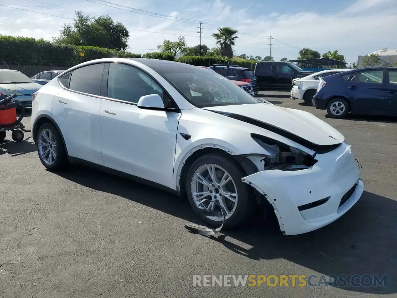 4 Photograph of a damaged car 5YJYGAEE1MF305491 TESLA MODEL Y 2021