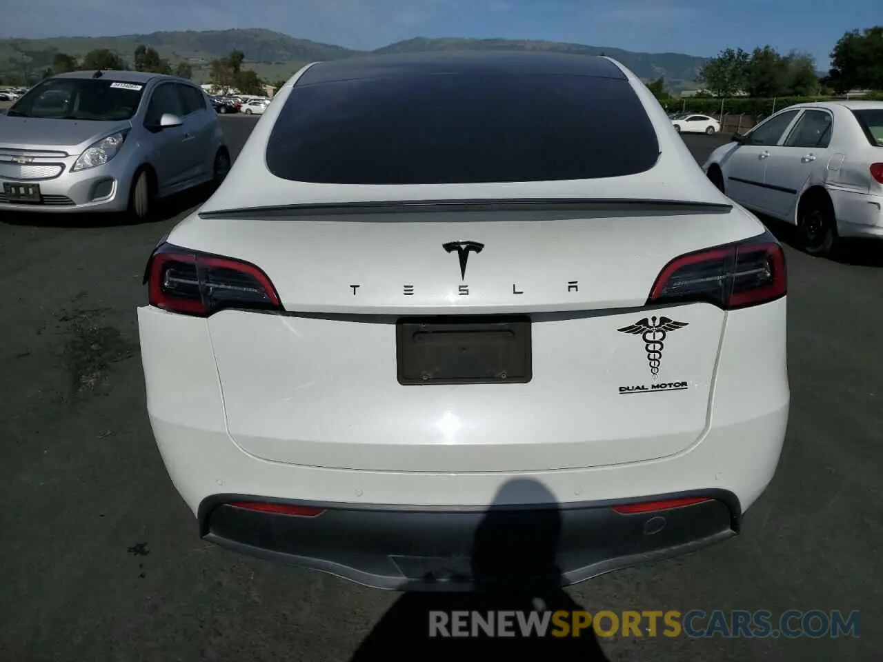 6 Photograph of a damaged car 5YJYGAEE1MF305491 TESLA MODEL Y 2021