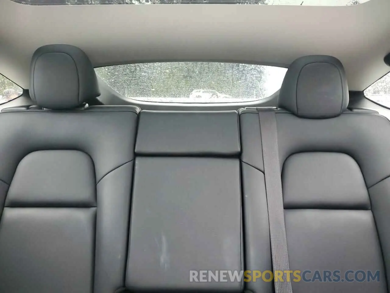 10 Photograph of a damaged car 5YJYGAEE2MF115988 TESLA MODEL Y 2021
