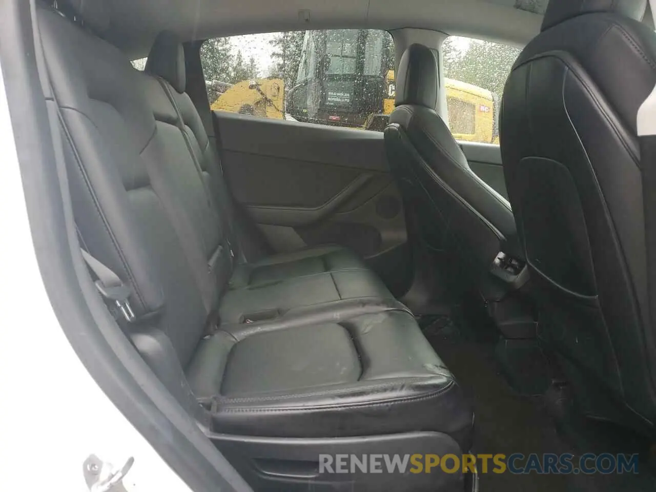 11 Photograph of a damaged car 5YJYGAEE2MF115988 TESLA MODEL Y 2021
