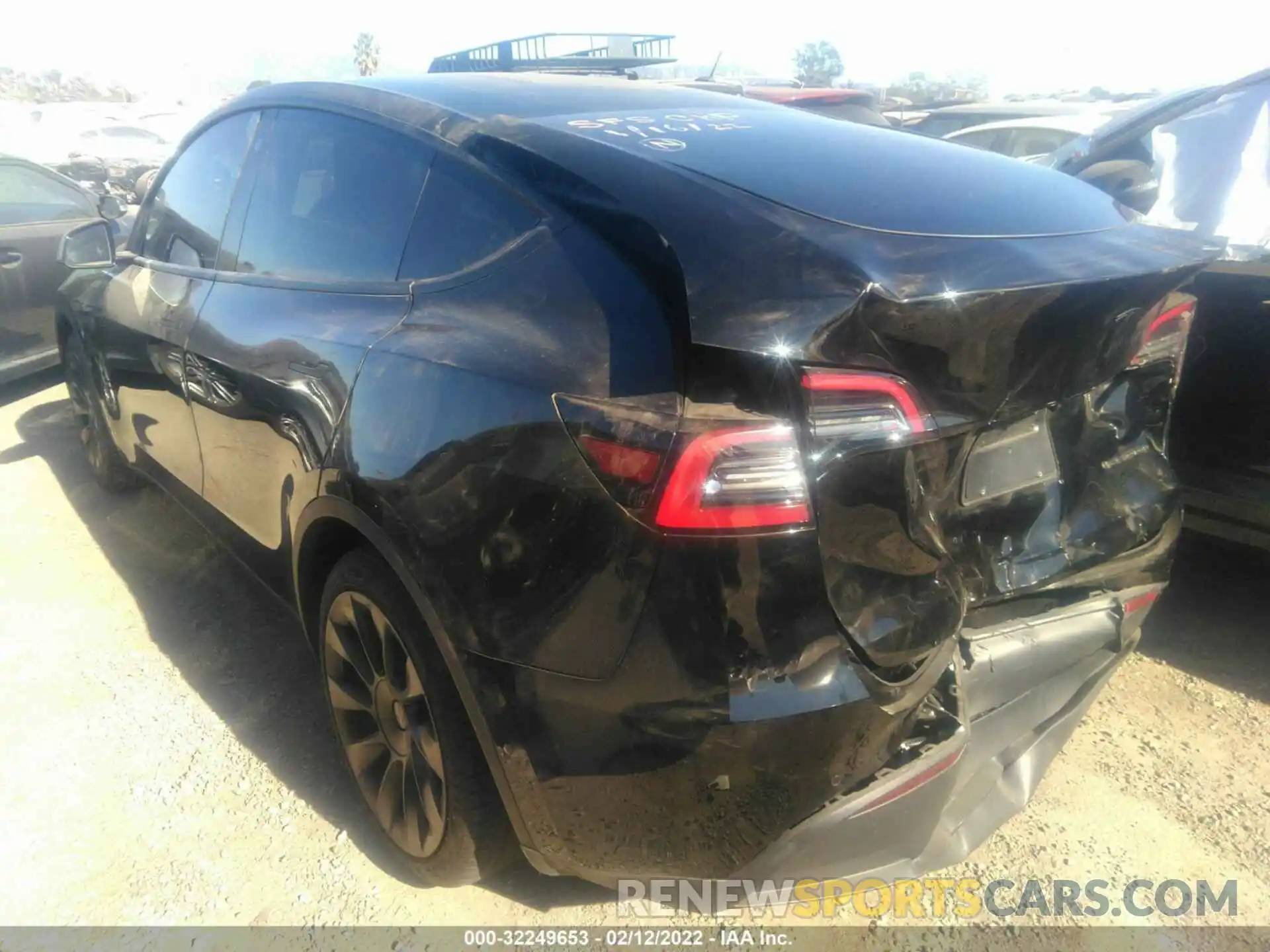 3 Photograph of a damaged car 5YJYGAEE2MF203391 TESLA MODEL Y 2021