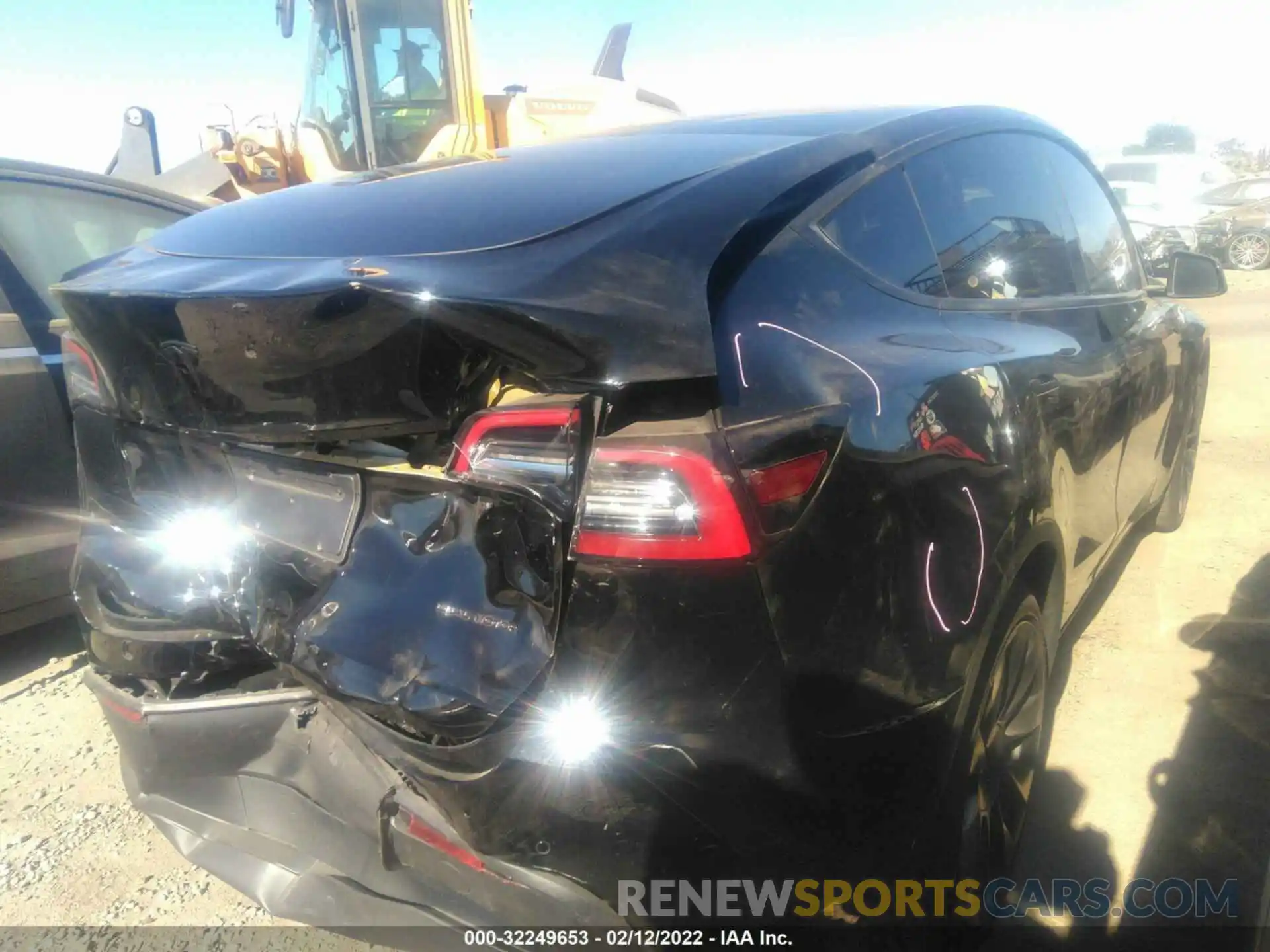 4 Photograph of a damaged car 5YJYGAEE2MF203391 TESLA MODEL Y 2021