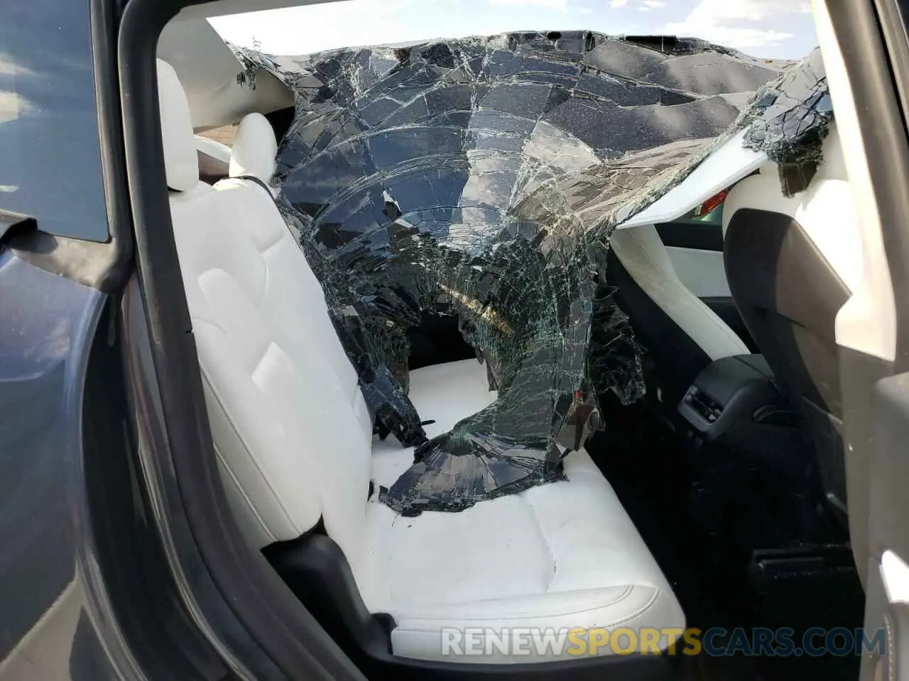 11 Photograph of a damaged car 5YJYGAEE2MF252025 TESLA MODEL Y 2021