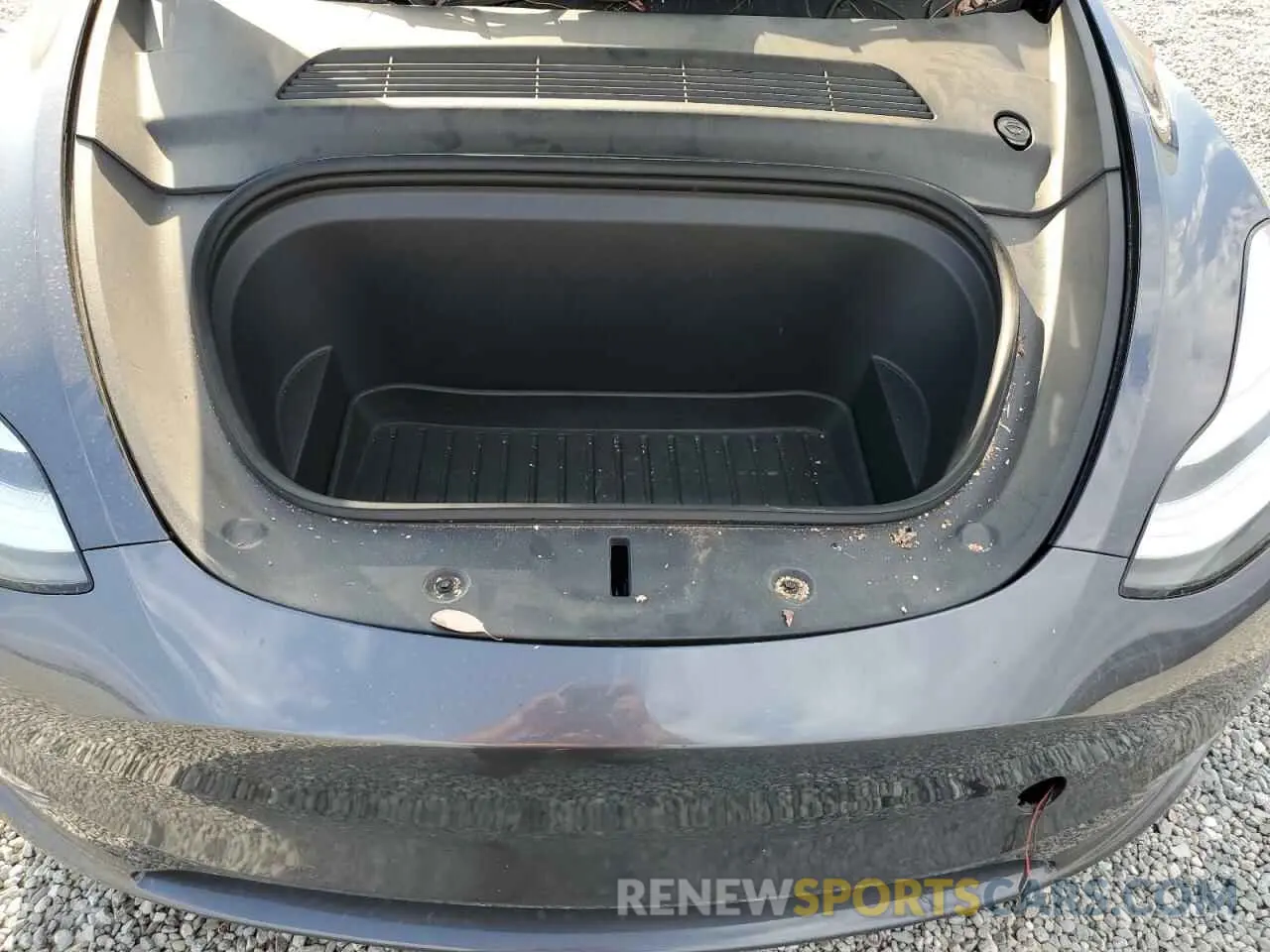 12 Photograph of a damaged car 5YJYGAEE2MF252025 TESLA MODEL Y 2021