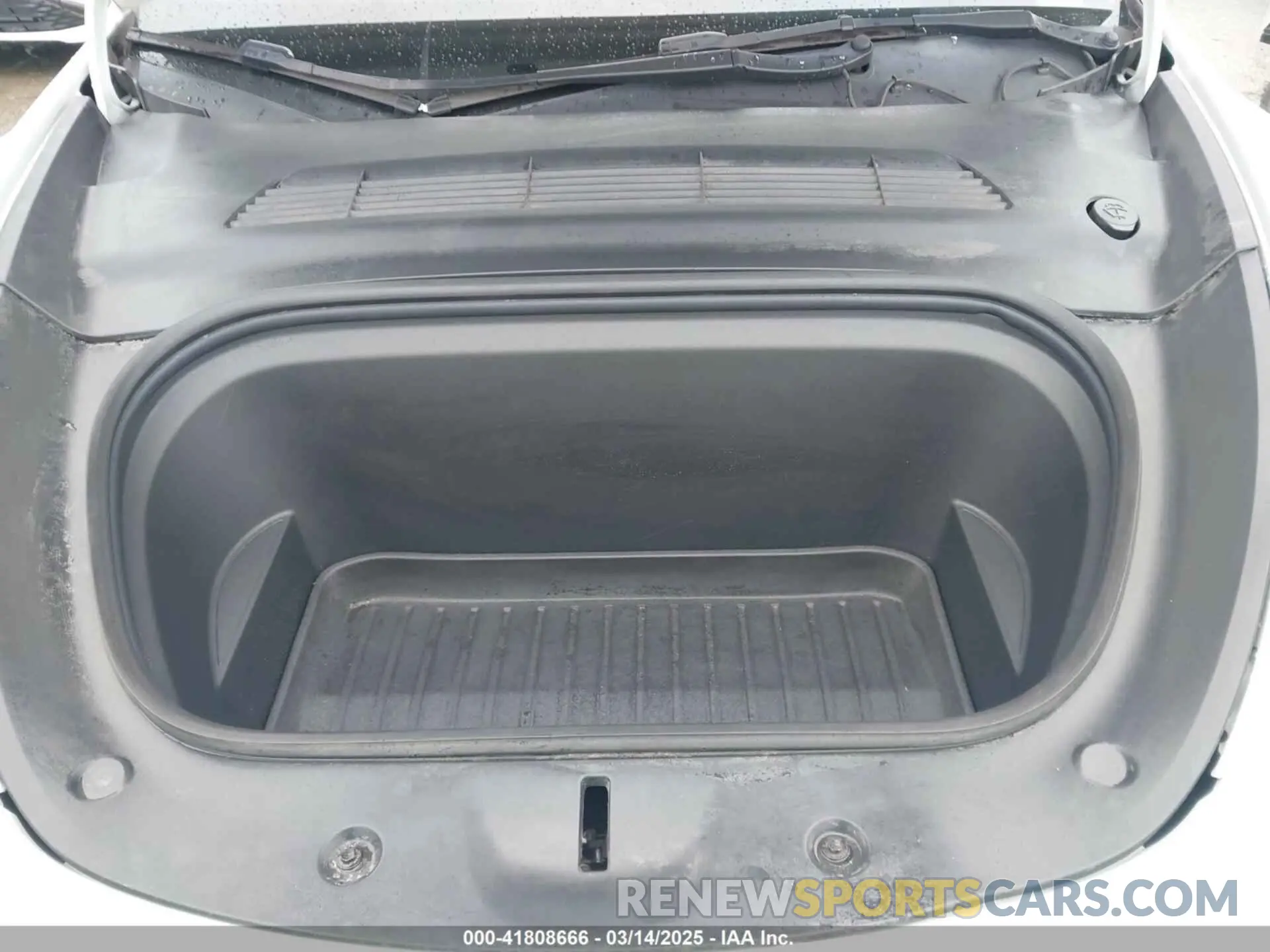 10 Photograph of a damaged car 5YJYGAEE2MF260142 TESLA MODEL Y 2021