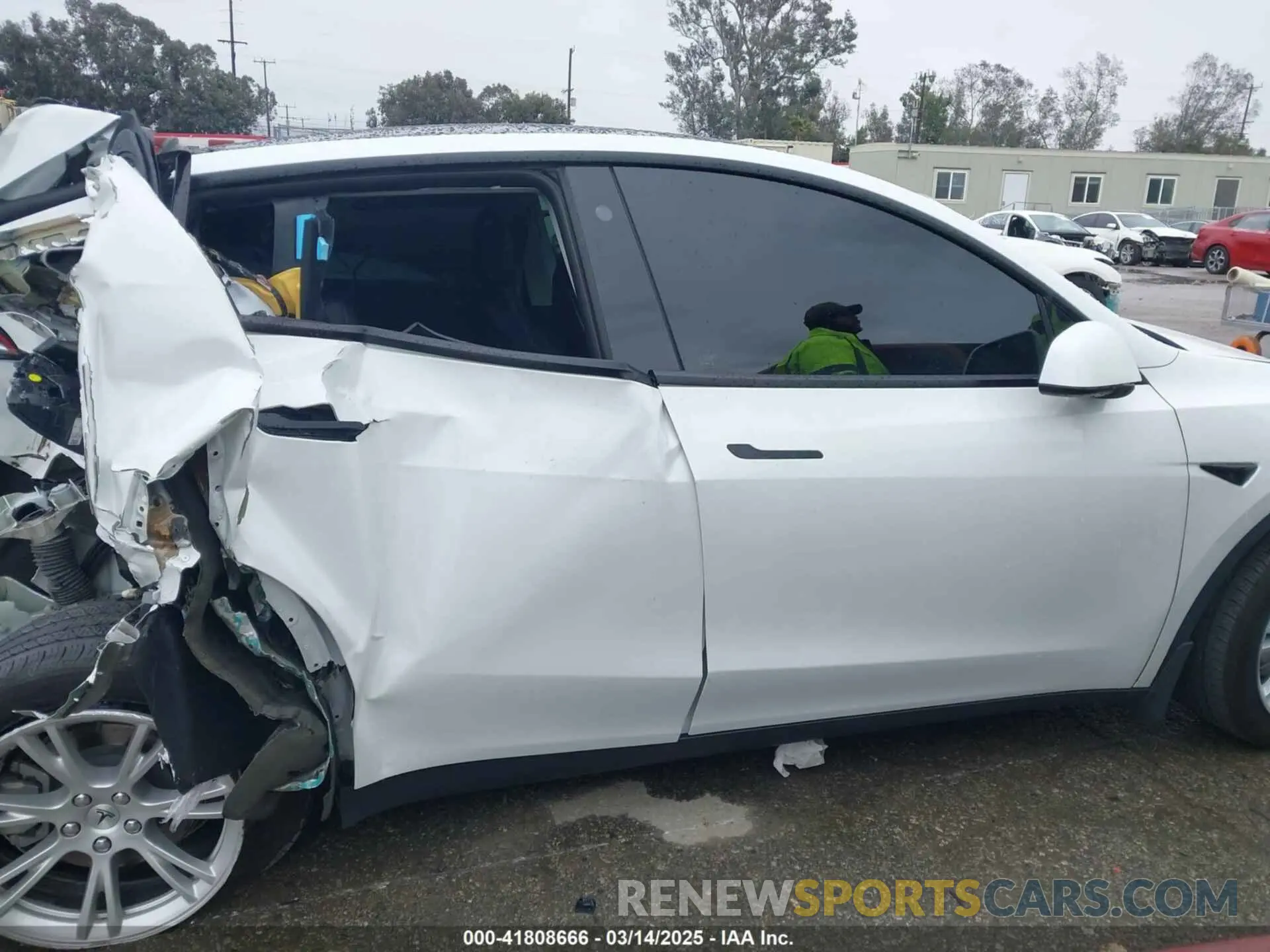 12 Photograph of a damaged car 5YJYGAEE2MF260142 TESLA MODEL Y 2021
