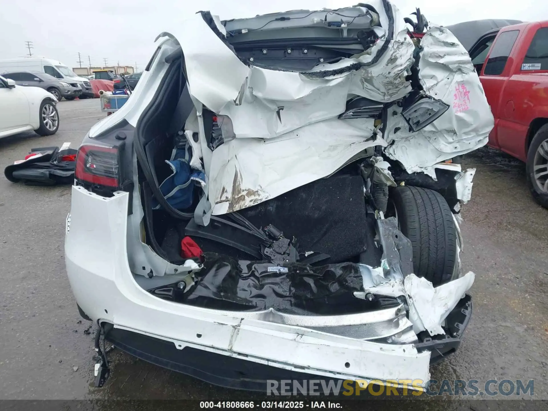 15 Photograph of a damaged car 5YJYGAEE2MF260142 TESLA MODEL Y 2021
