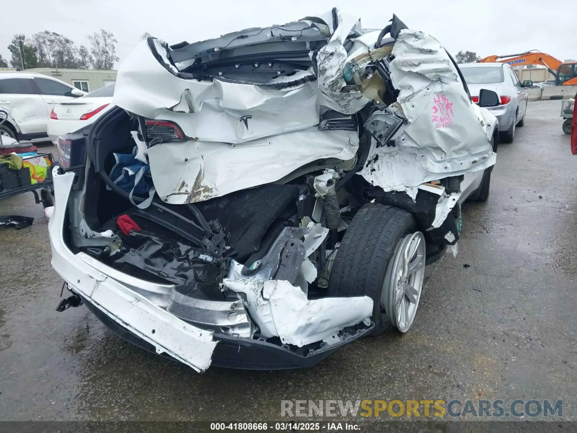 4 Photograph of a damaged car 5YJYGAEE2MF260142 TESLA MODEL Y 2021