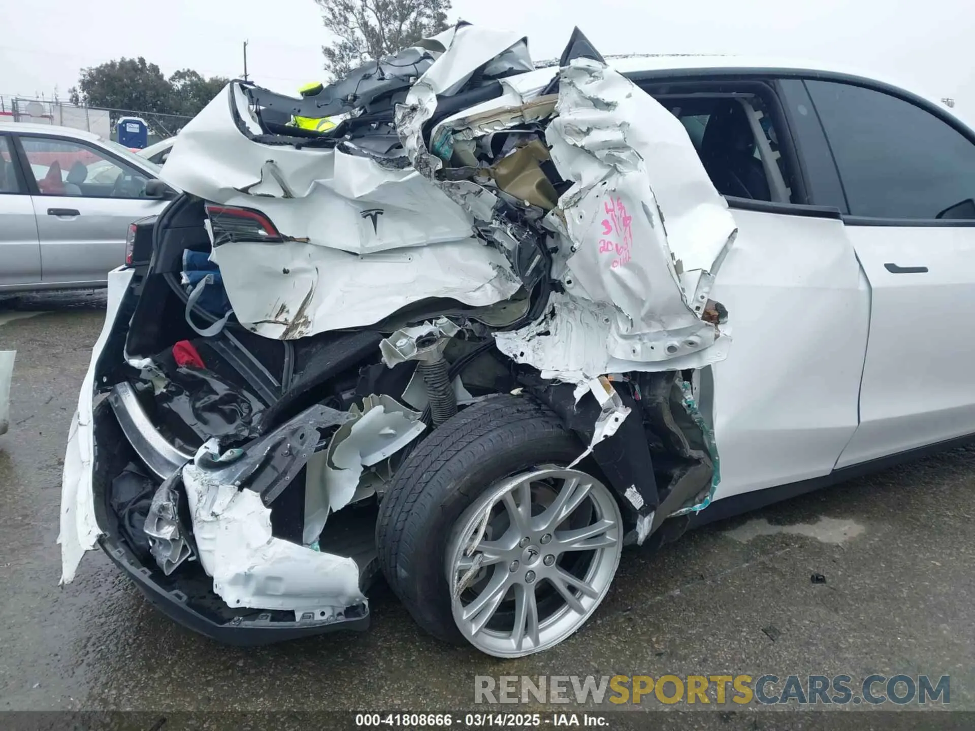 6 Photograph of a damaged car 5YJYGAEE2MF260142 TESLA MODEL Y 2021