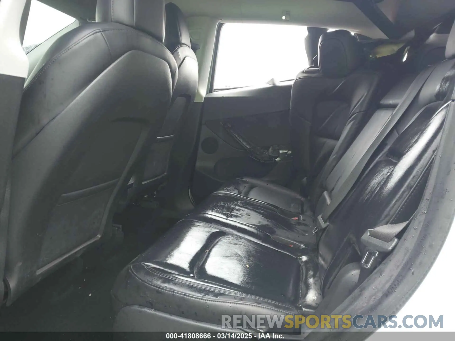 8 Photograph of a damaged car 5YJYGAEE2MF260142 TESLA MODEL Y 2021