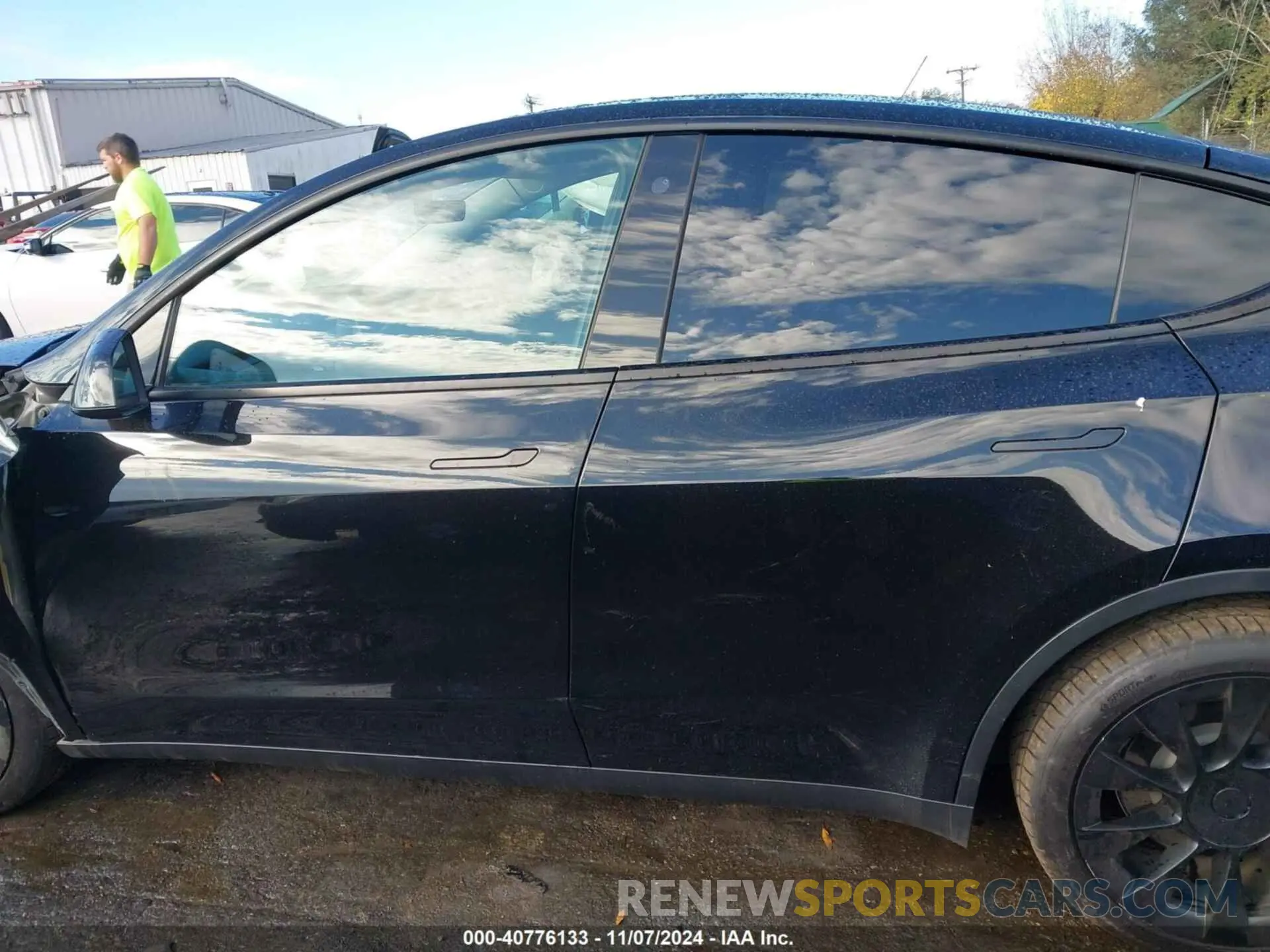 14 Photograph of a damaged car 5YJYGAEE2MF273201 TESLA MODEL Y 2021