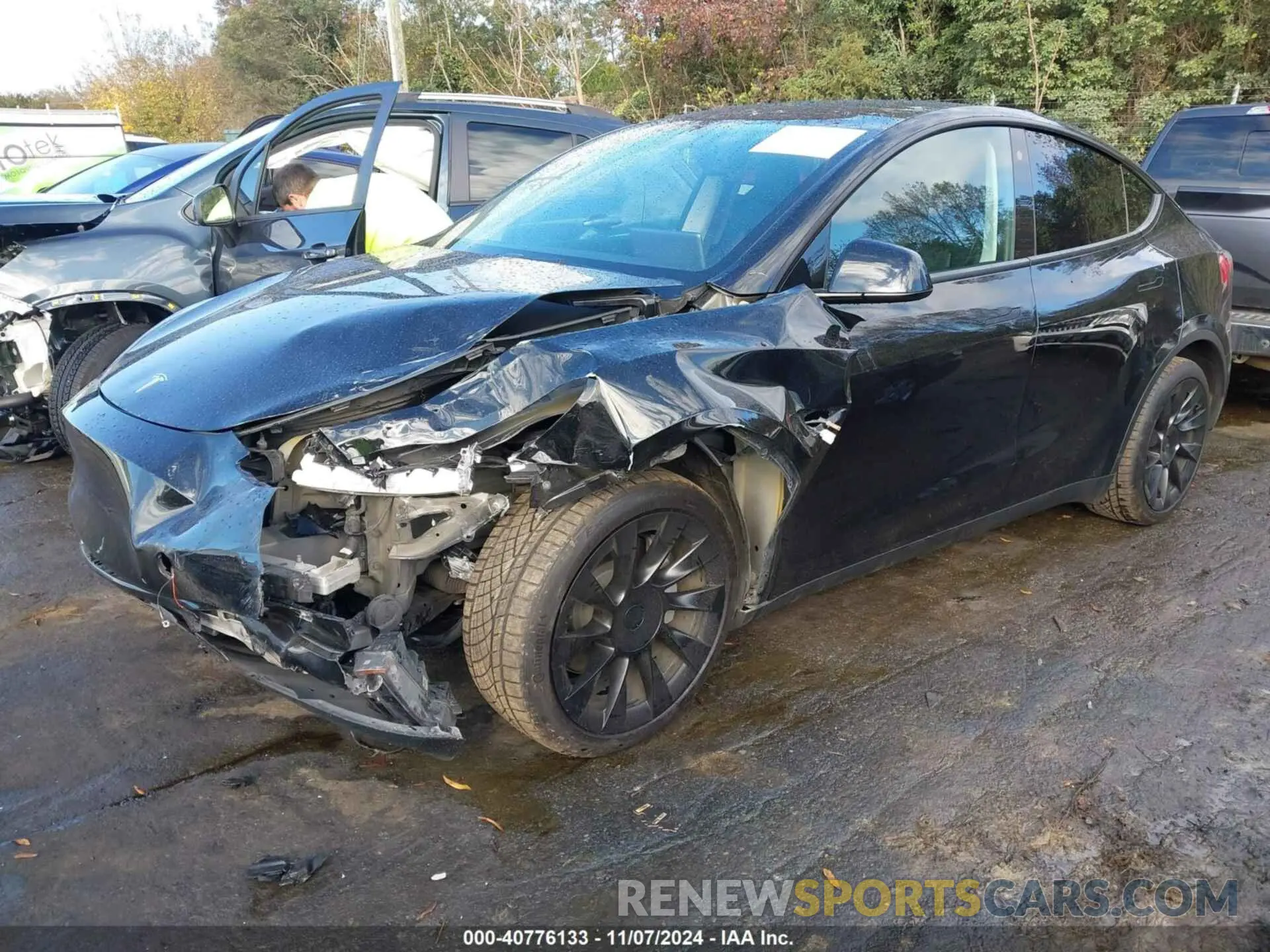 2 Photograph of a damaged car 5YJYGAEE2MF273201 TESLA MODEL Y 2021