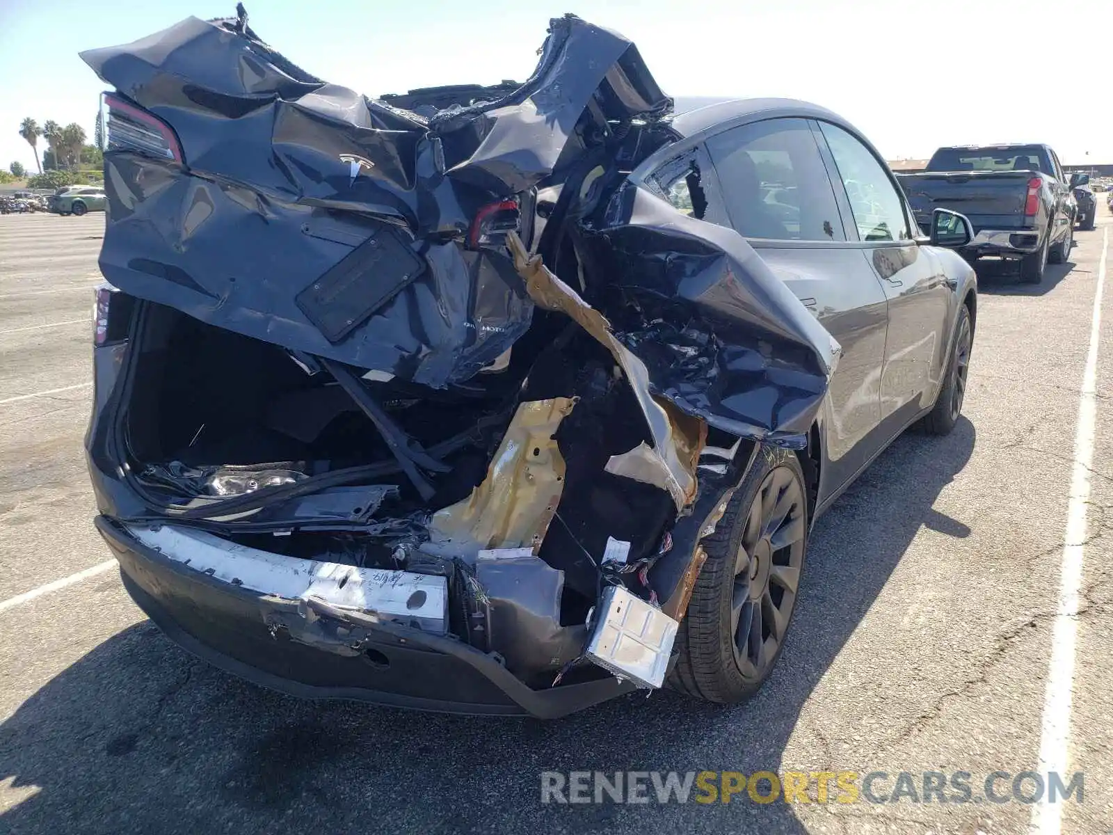 4 Photograph of a damaged car 5YJYGAEE3MF153939 TESLA MODEL Y 2021