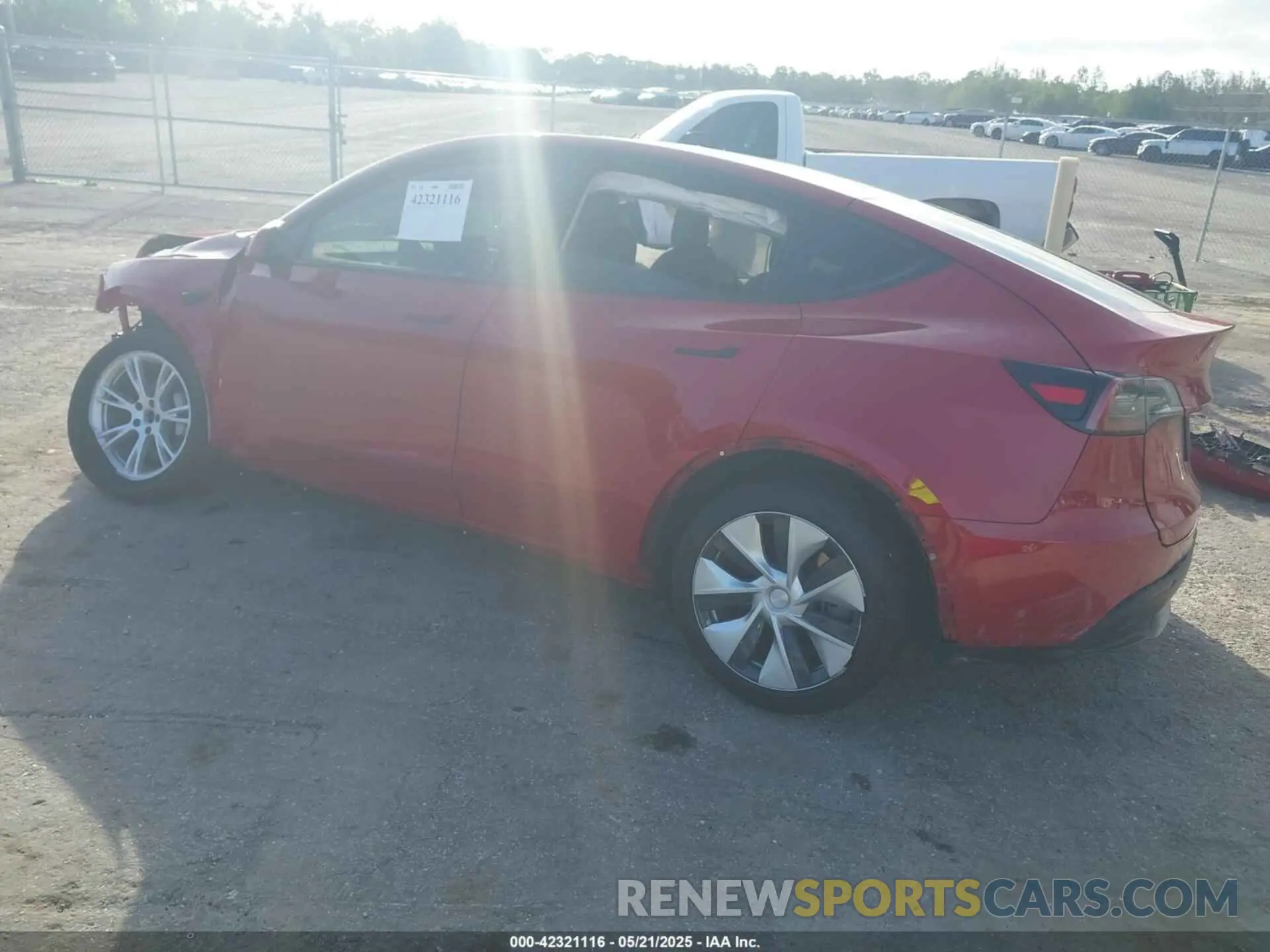 3 Photograph of a damaged car 5YJYGAEE3MF184396 TESLA MODEL Y 2021