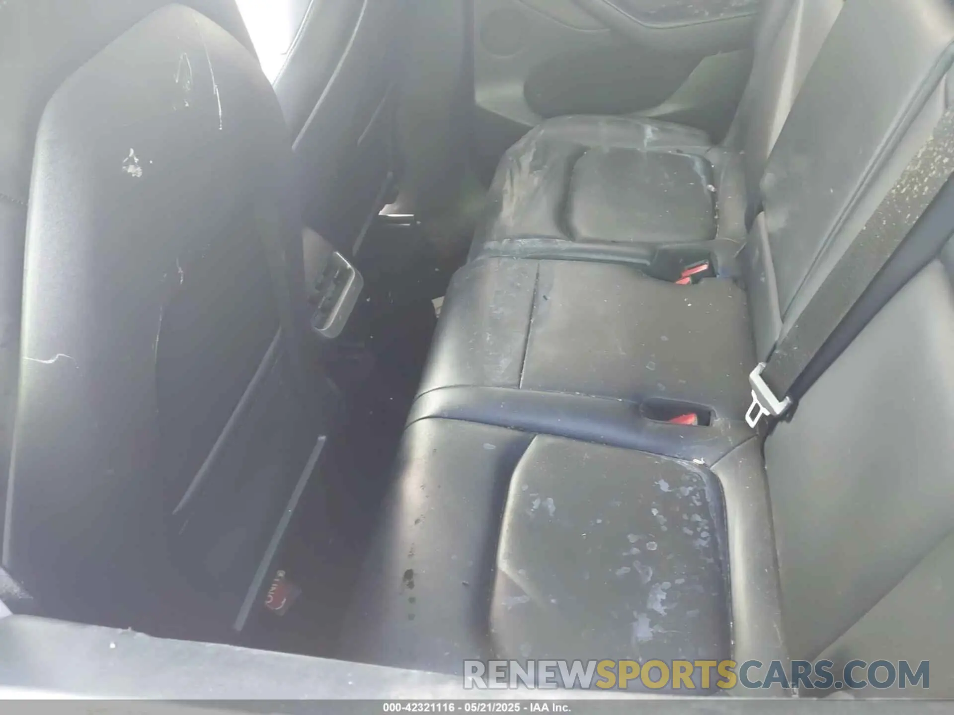 8 Photograph of a damaged car 5YJYGAEE3MF184396 TESLA MODEL Y 2021