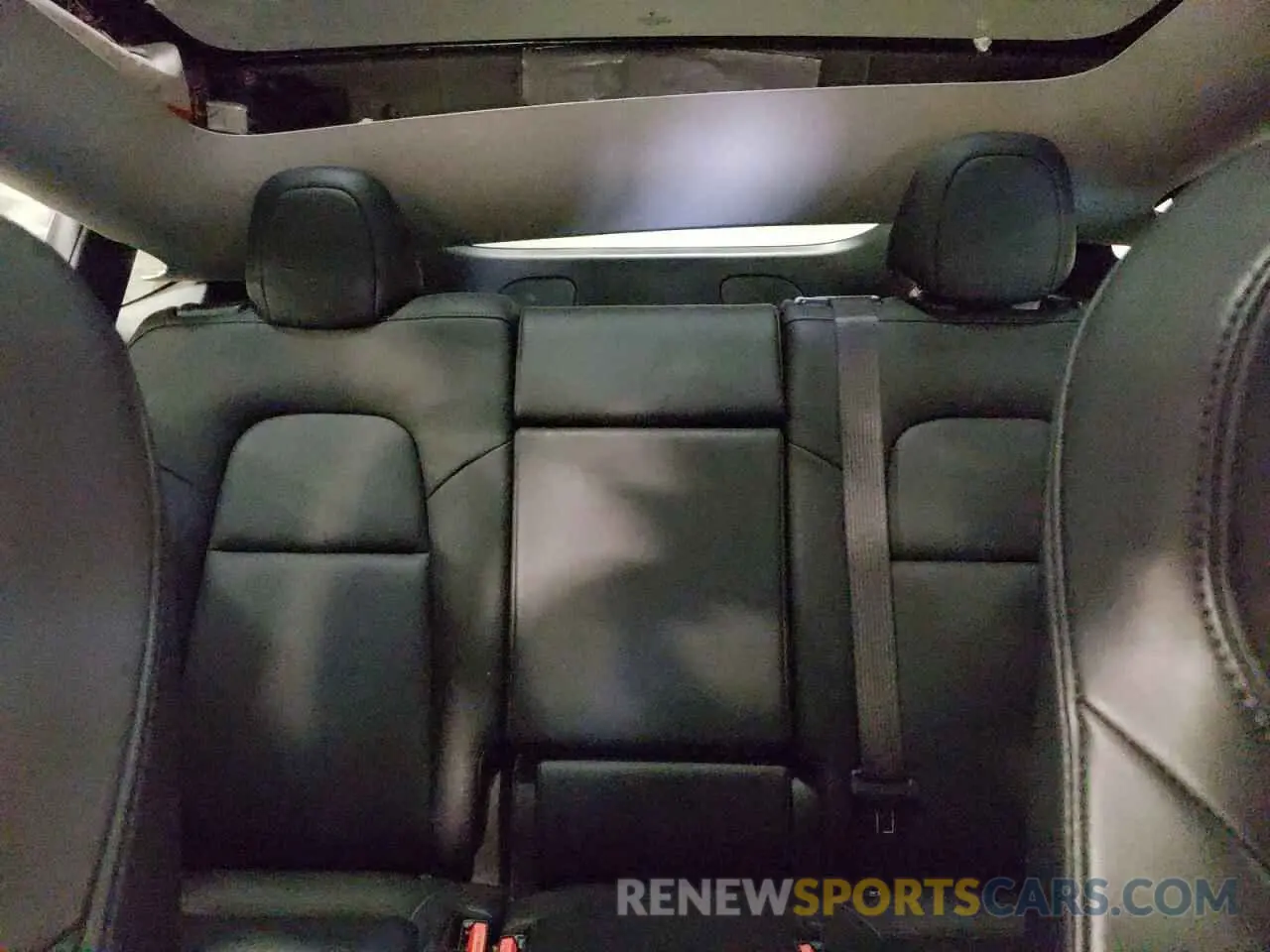 10 Photograph of a damaged car 5YJYGAEE3MF185726 TESLA MODEL Y 2021